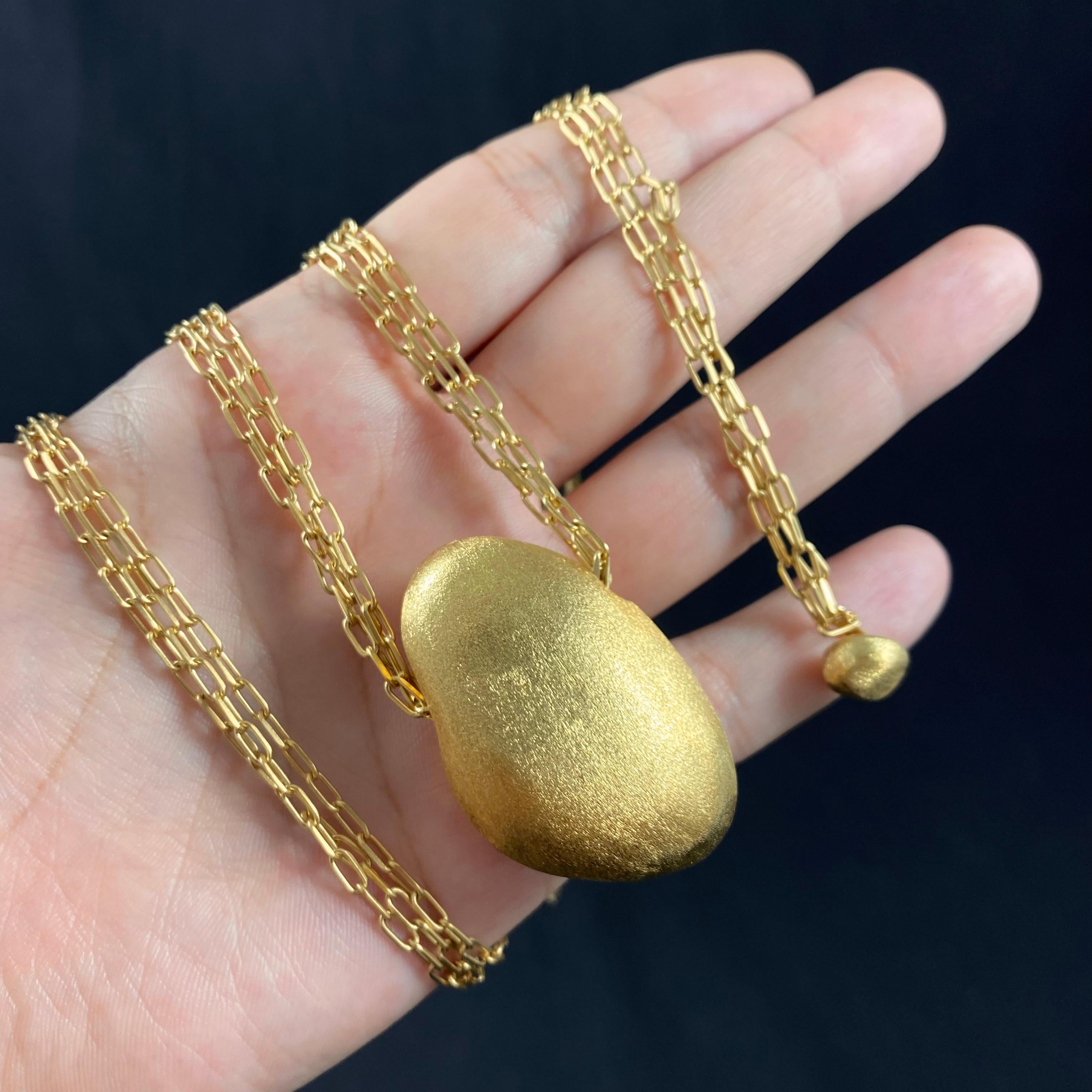 Women's or Men's H. Stern Textured Golden Stone Pedras Roladas Maior Pendant Necklace Yellow Gold For Sale