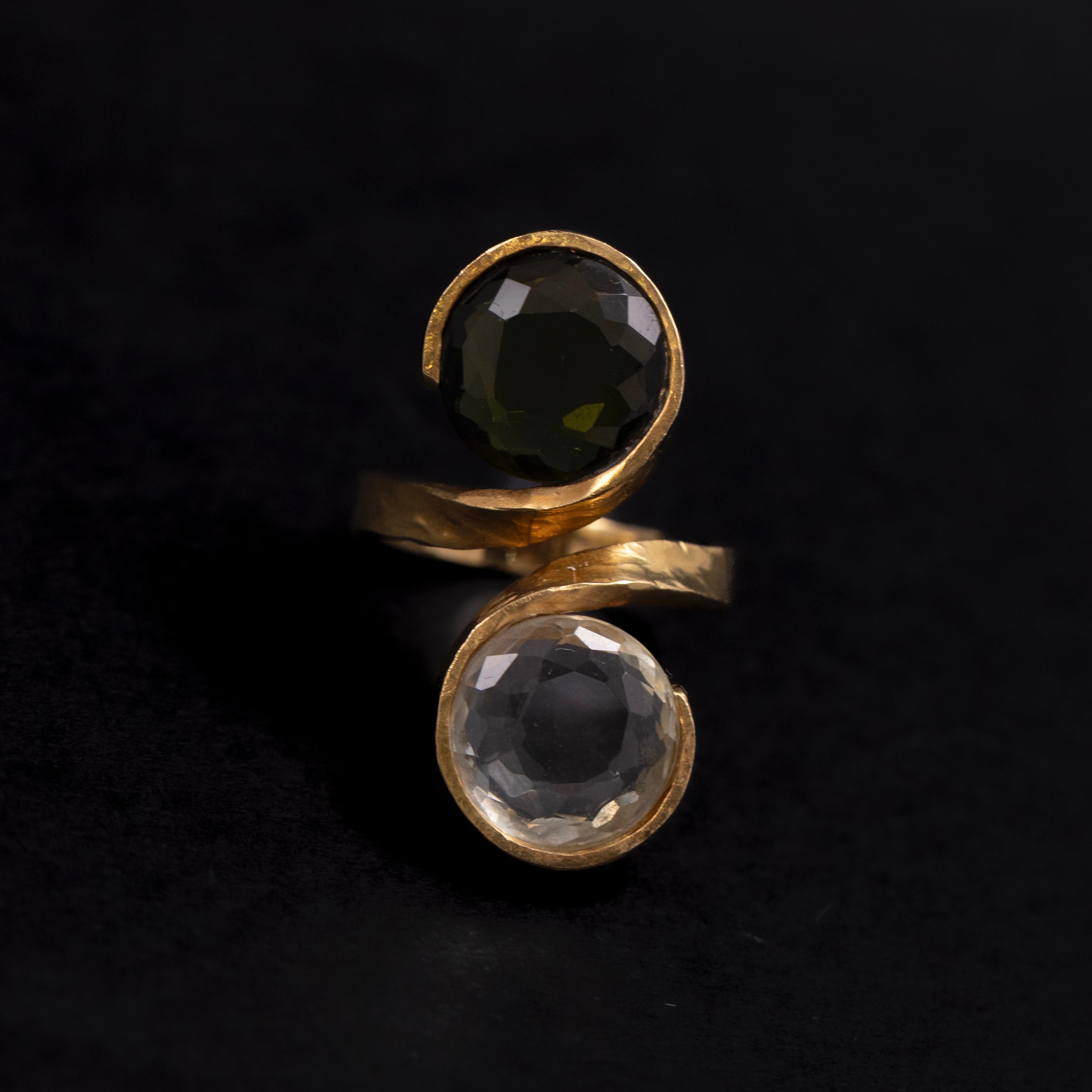 H. Stern Anello da cocktail con tormalina e cristallo di rocca Toi et Moi in oro giallo 18 carati, Brasile. Un sorprendente anello da cocktail brasiliano di H. Stern, progettato come una reinterpretazione contemporanea del classico motivo toi et