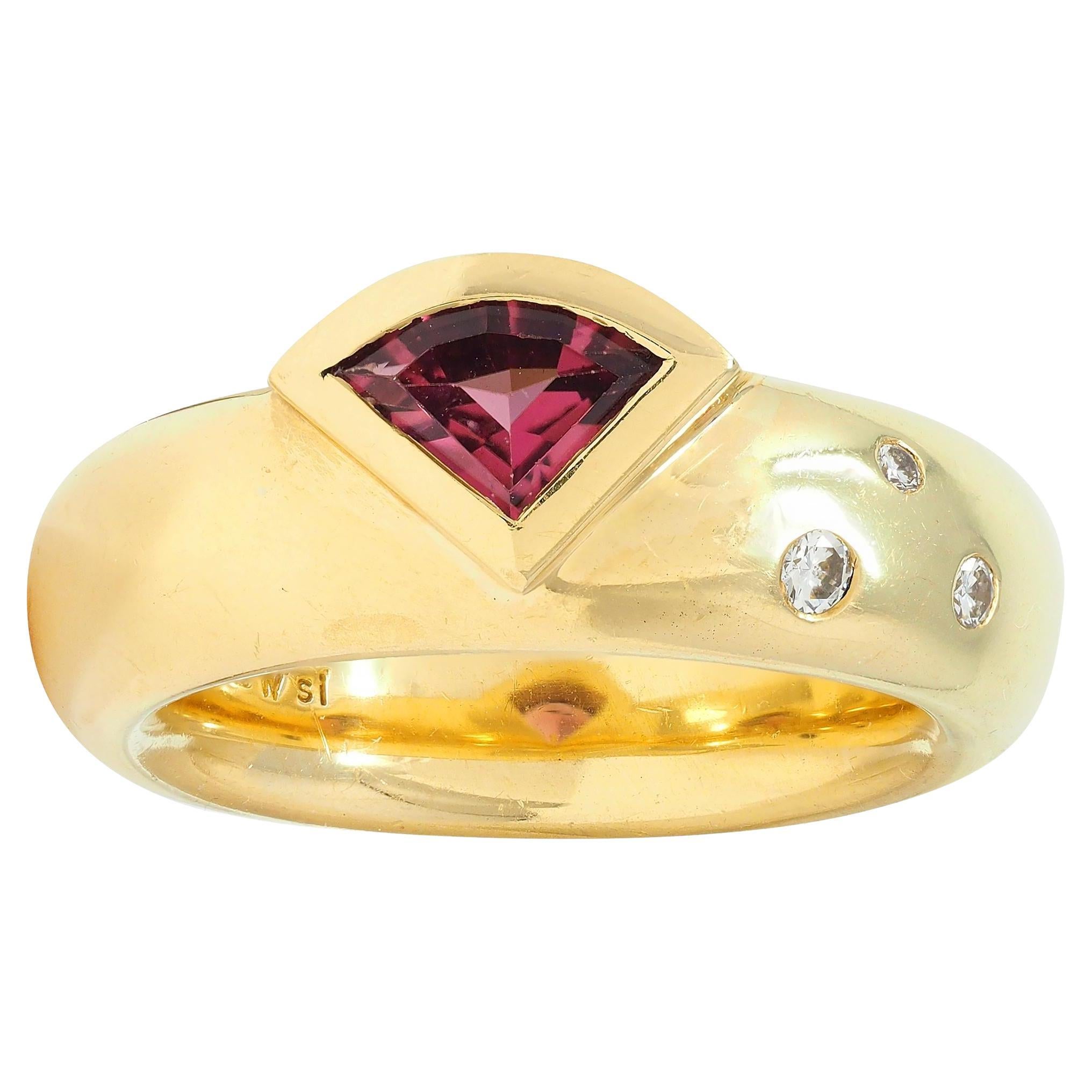 H. Stern Anello triangolare in oro giallo 18 carati con diamante e topazio rosa