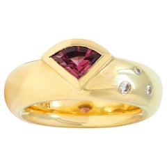H. Stern Triangular Pink Topaz Diamond 18 Karat Yellow Gold Ring