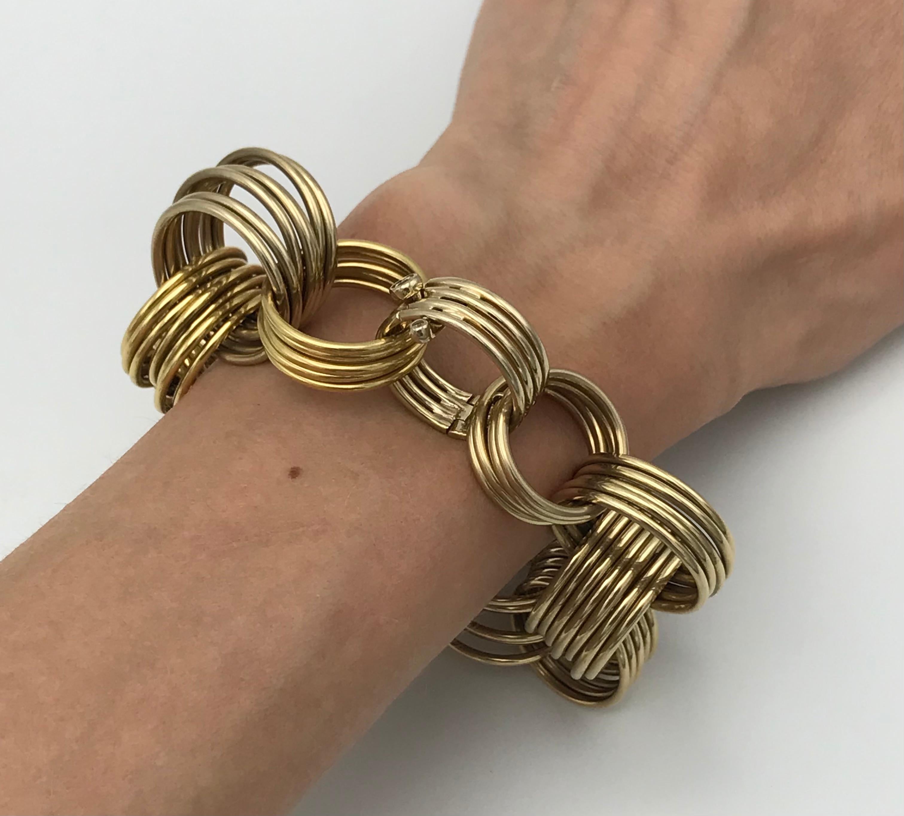 H. Stern Wire Rings 18k Yellow Gold Bracelet In Excellent Condition For Sale In Beverly Hills, CA