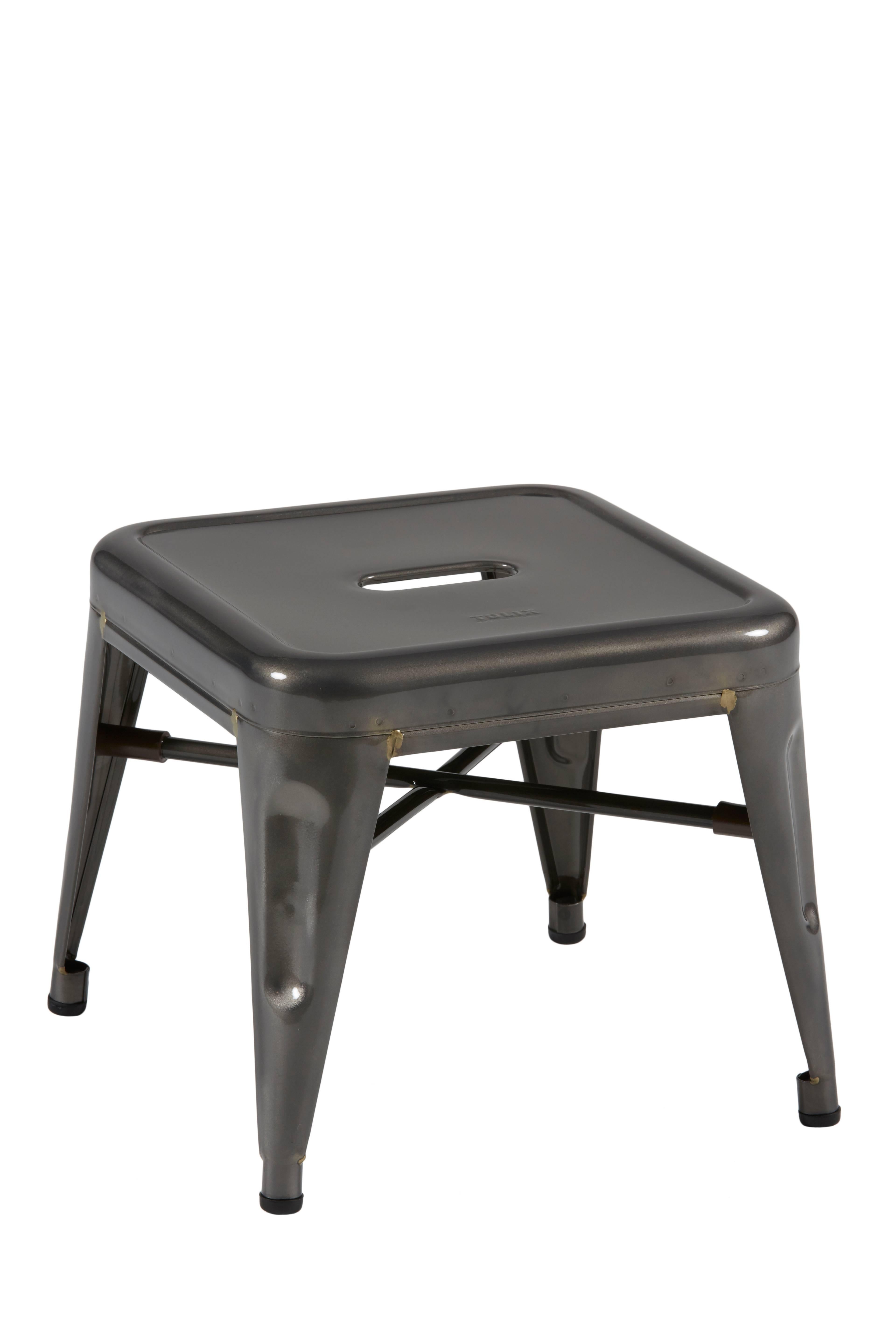 The H30 stool is the little version of the legendary “H” stool from Tolix, an emblem of the industrial esthetic that developed in the 1940s. The H30 has the same shape and characteristics: simplicity, highly resistant to wear and stackable. The low