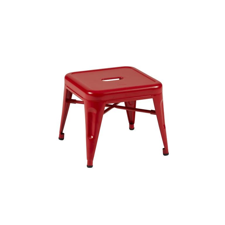 The H30 stool is the little version of the legendary “H” stool from Tolix, an emblem of the industrial esthetic that developed in the 1940s. The H30 has the same shape and characteristics: simplicity, highly resistant to wear and stackable. The low