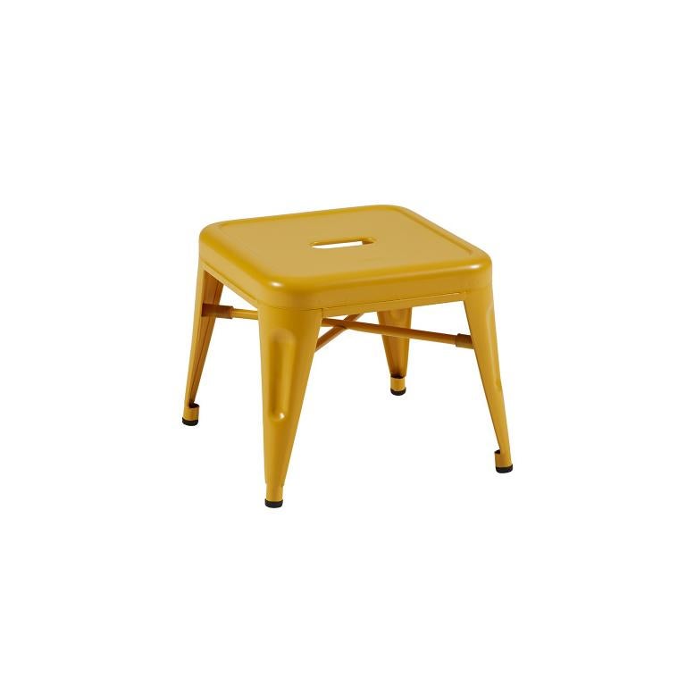 The H30 stool is the little version of the legendary “H” stool from Tolix, an emblem of the industrial esthetic that developed in the 1940s. The H30 has the same shape and characteristics: simplicity, highly resistant to wear and stackable. The low