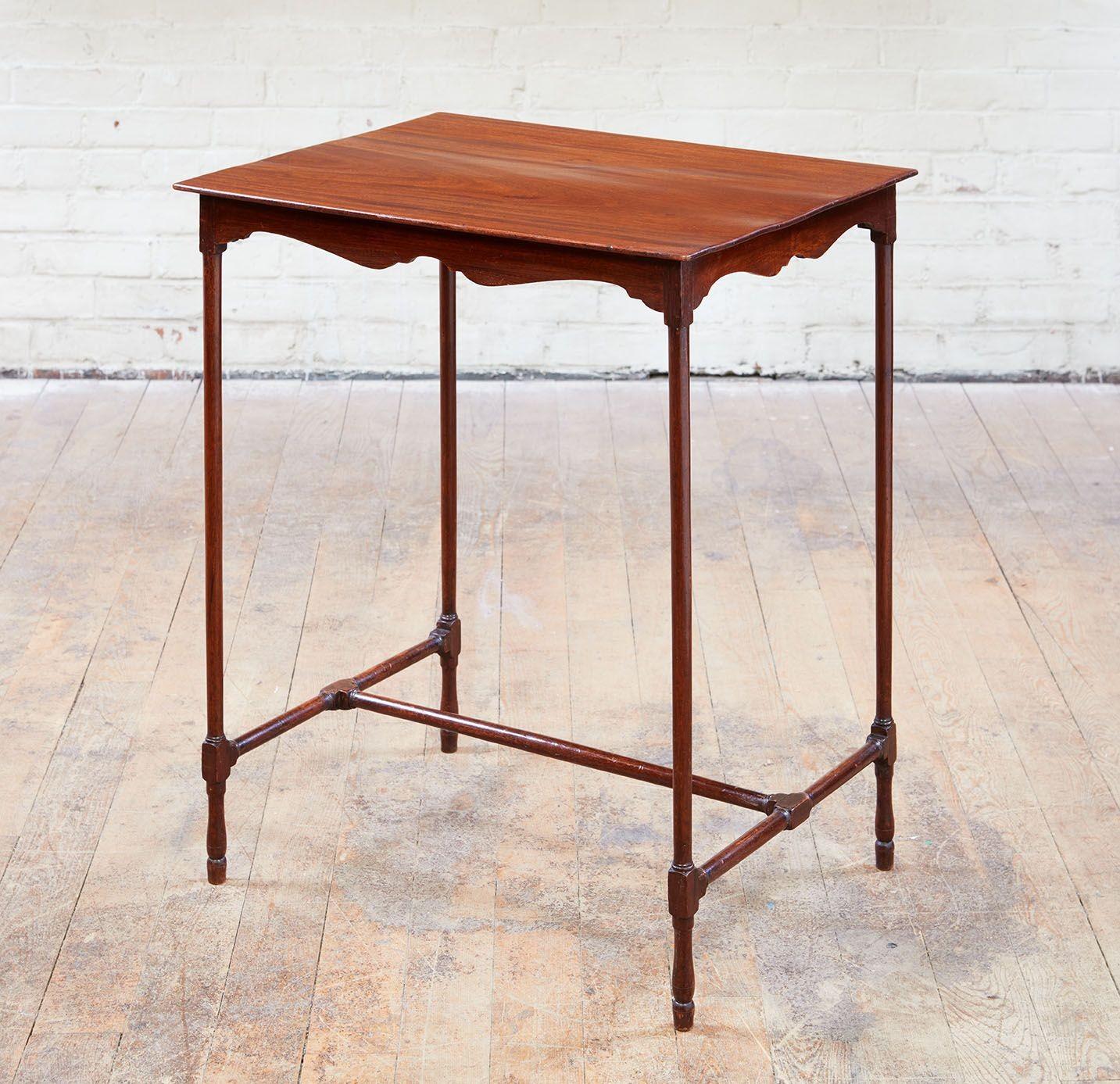 Table à pattes d'araignée en H Bon état - En vente à Greenwich, CT