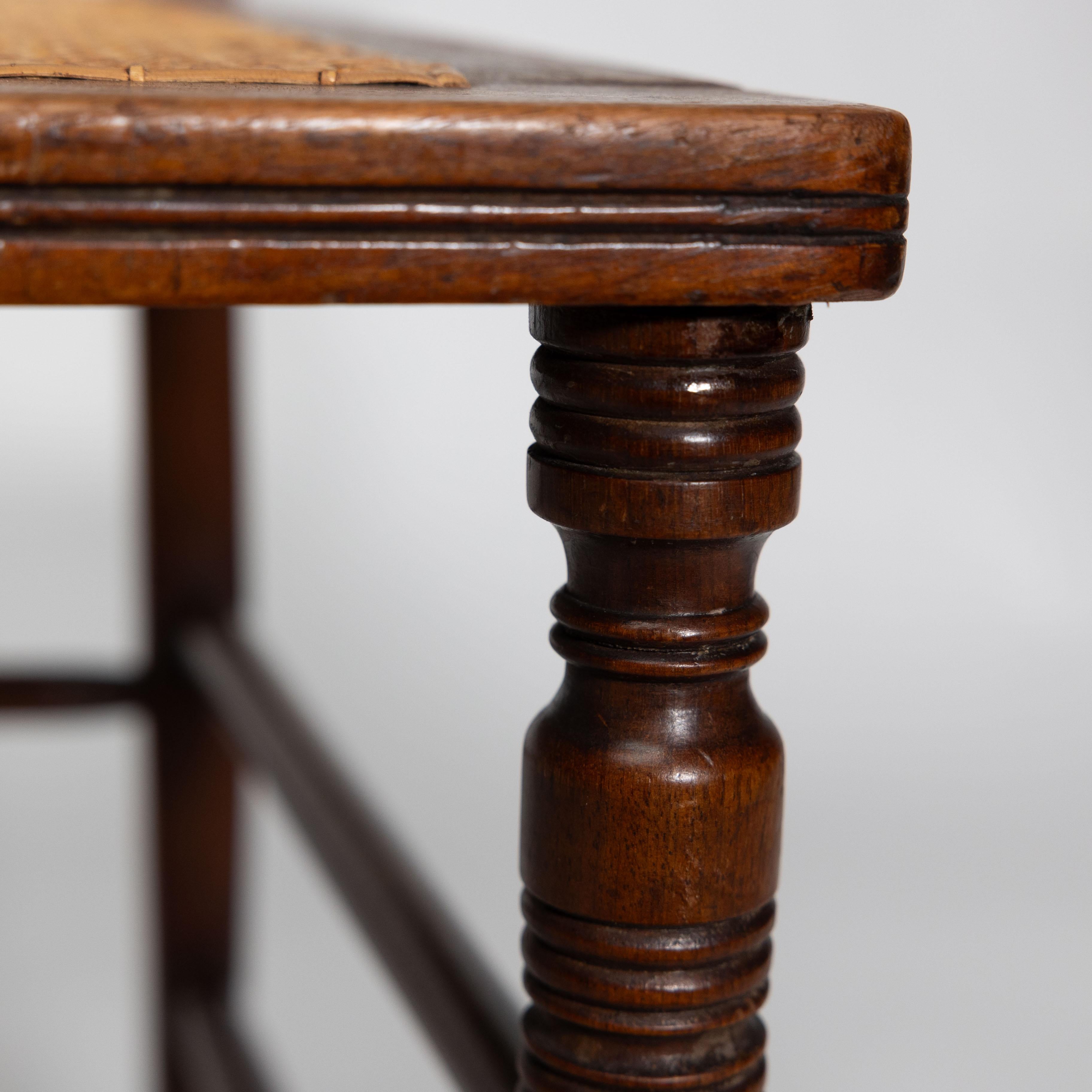 H W Batley attr. Beeche Paire de chaises en hêtre à assise cannée Aesthetic Movement en vente 6