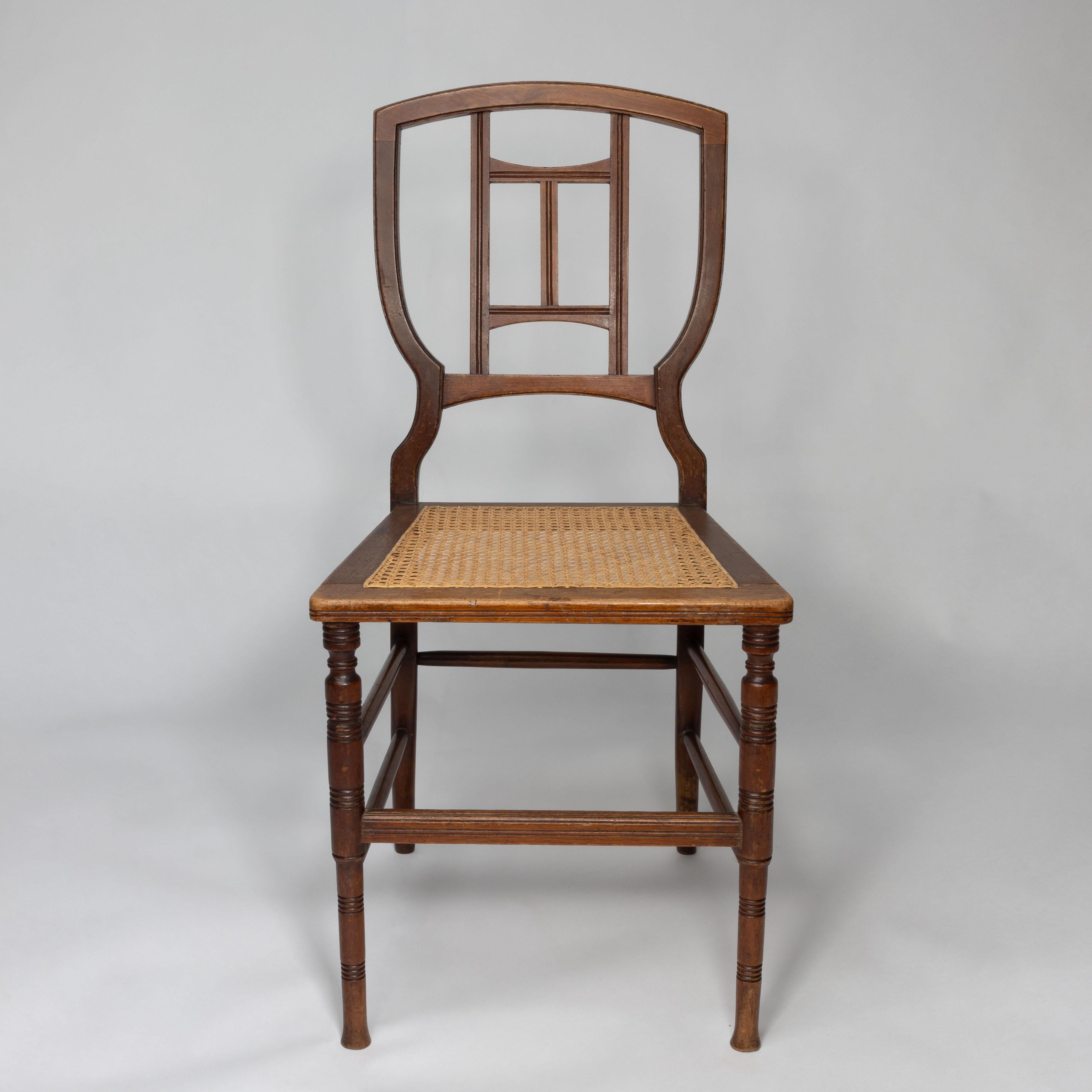 H W Batley attr. Beeche Paire de chaises en hêtre à assise cannée Aesthetic Movement Bon état - En vente à London, GB