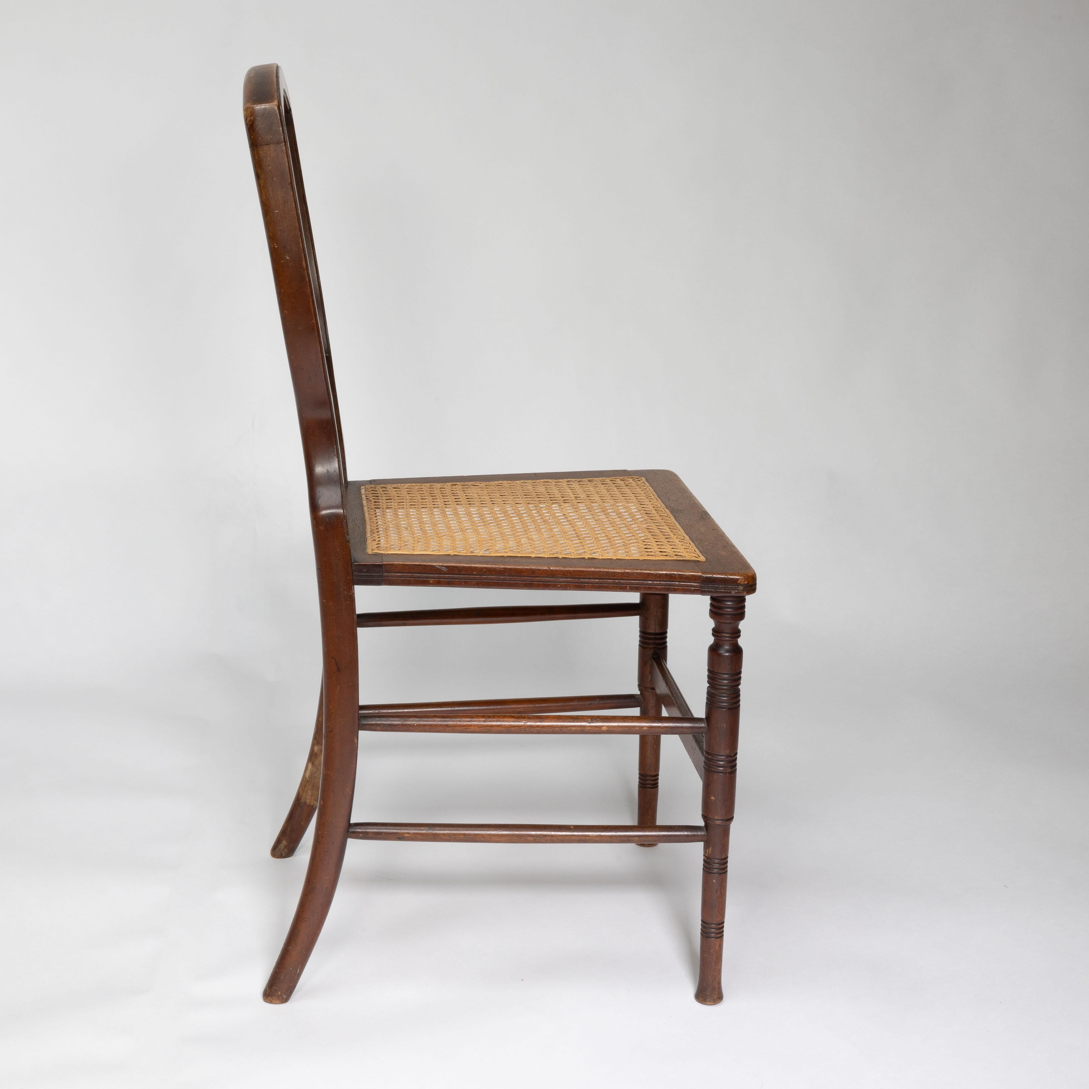 H W Batley attr. Beeche Paire de chaises en hêtre à assise cannée Aesthetic Movement en vente 1