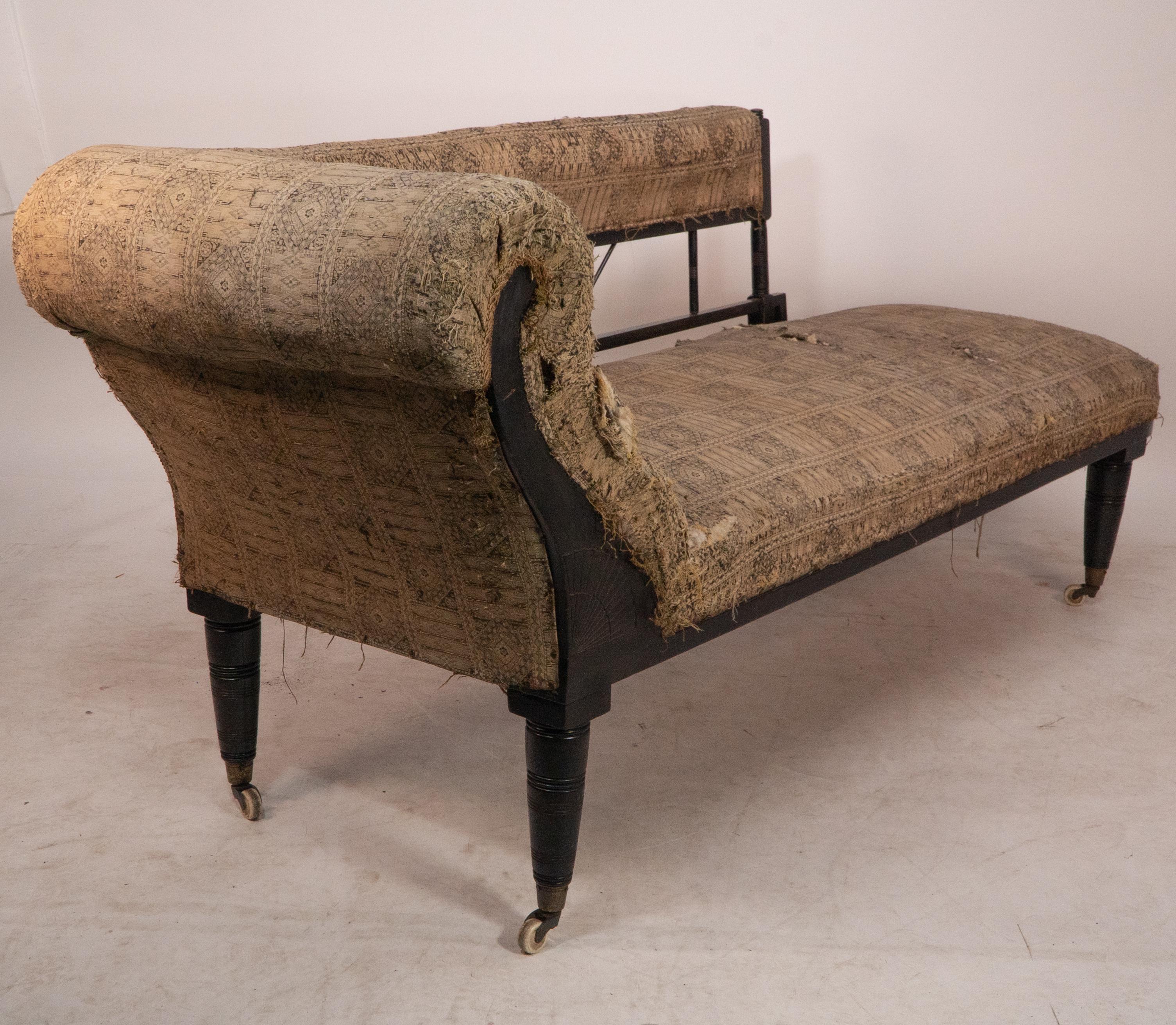 H W Batley (attributed). An Anglo-Japanese ebonized chaise lounge or day bed In Good Condition For Sale In London, GB