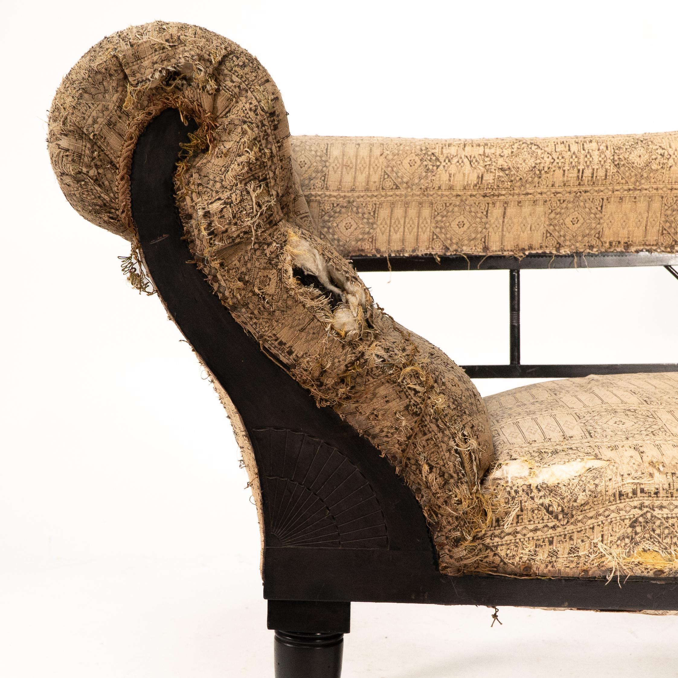 H W Batley (zugeschrieben). Ein anglo-japanisches ebonisiertes Chaiselongue- oder Tagesbett im Zustand „Gut“ im Angebot in London, GB
