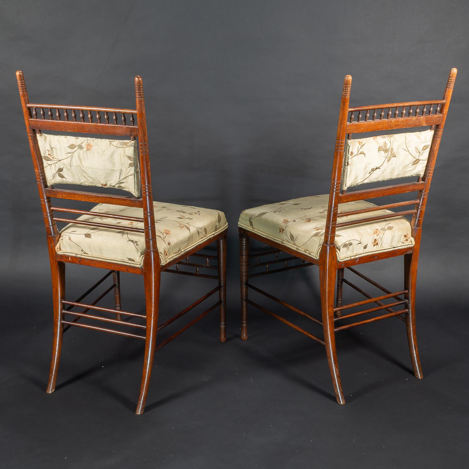 H. W. Batley for Collinson & Lock. A Fine Pair of Aesthetic Movement Side Chairs In Good Condition For Sale In London, GB