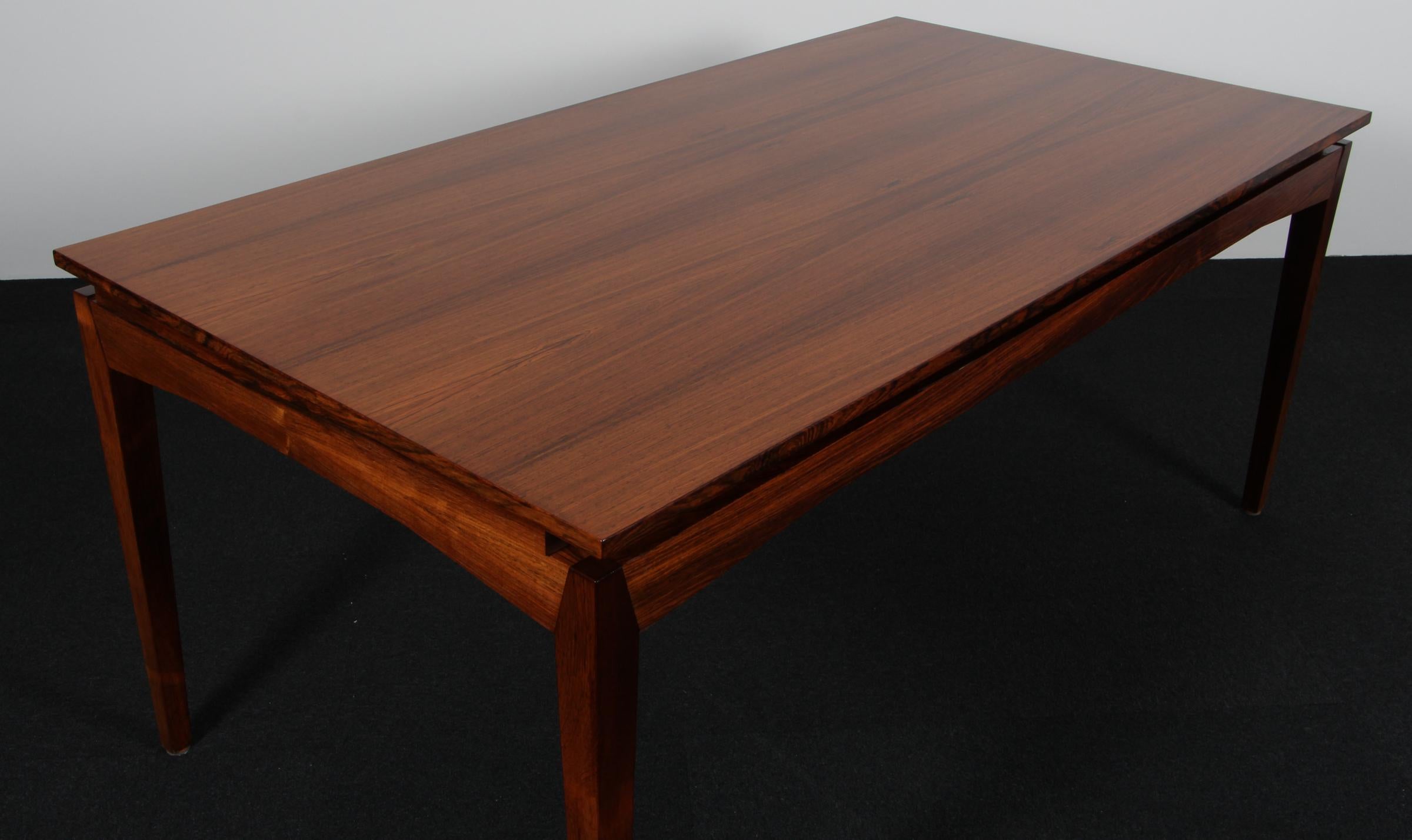 Scandinave moderne H. Table de salle à manger en bois de rose A. Klein en vente