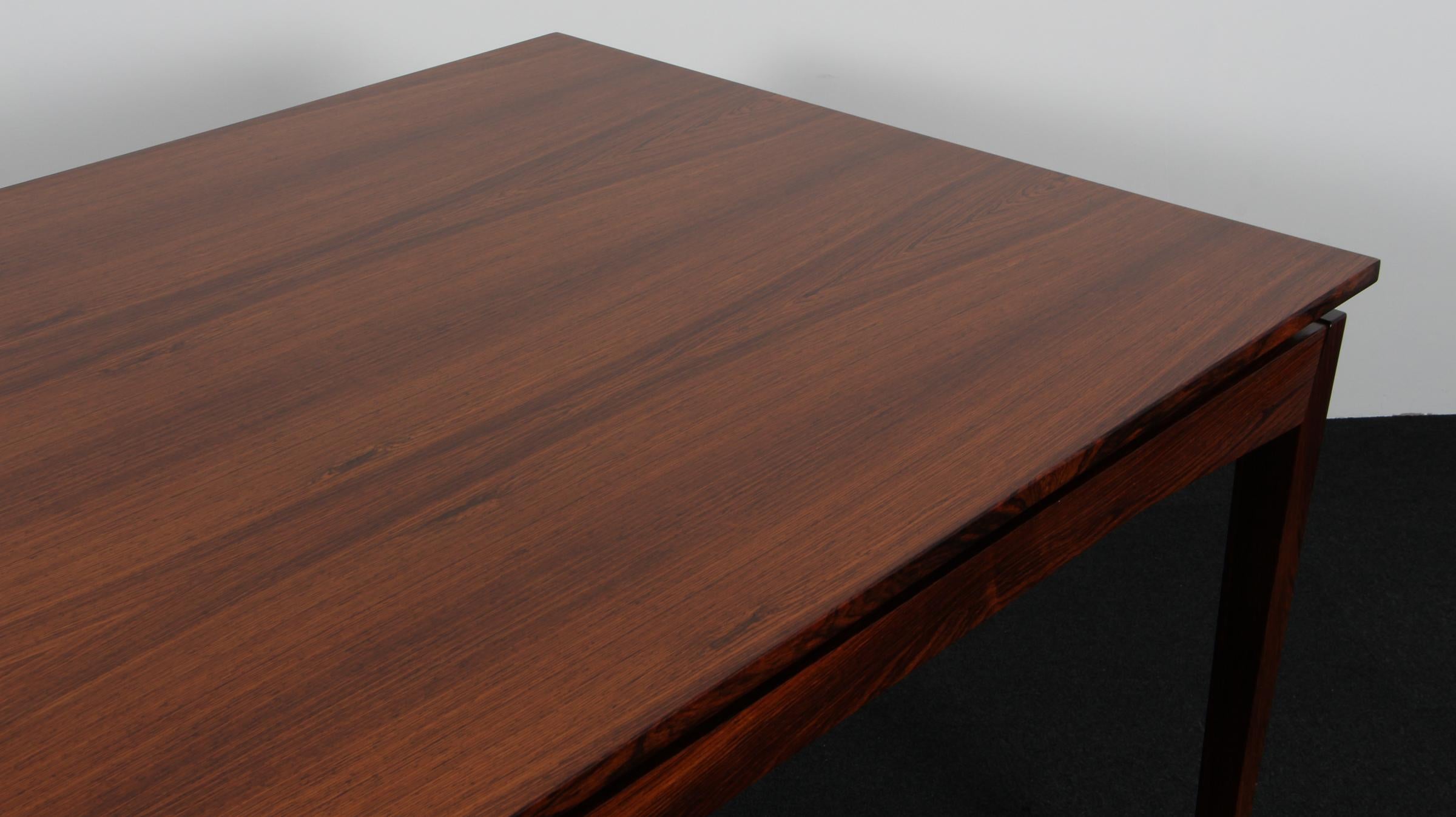 Danois H. Table de salle à manger en bois de rose A. Klein en vente