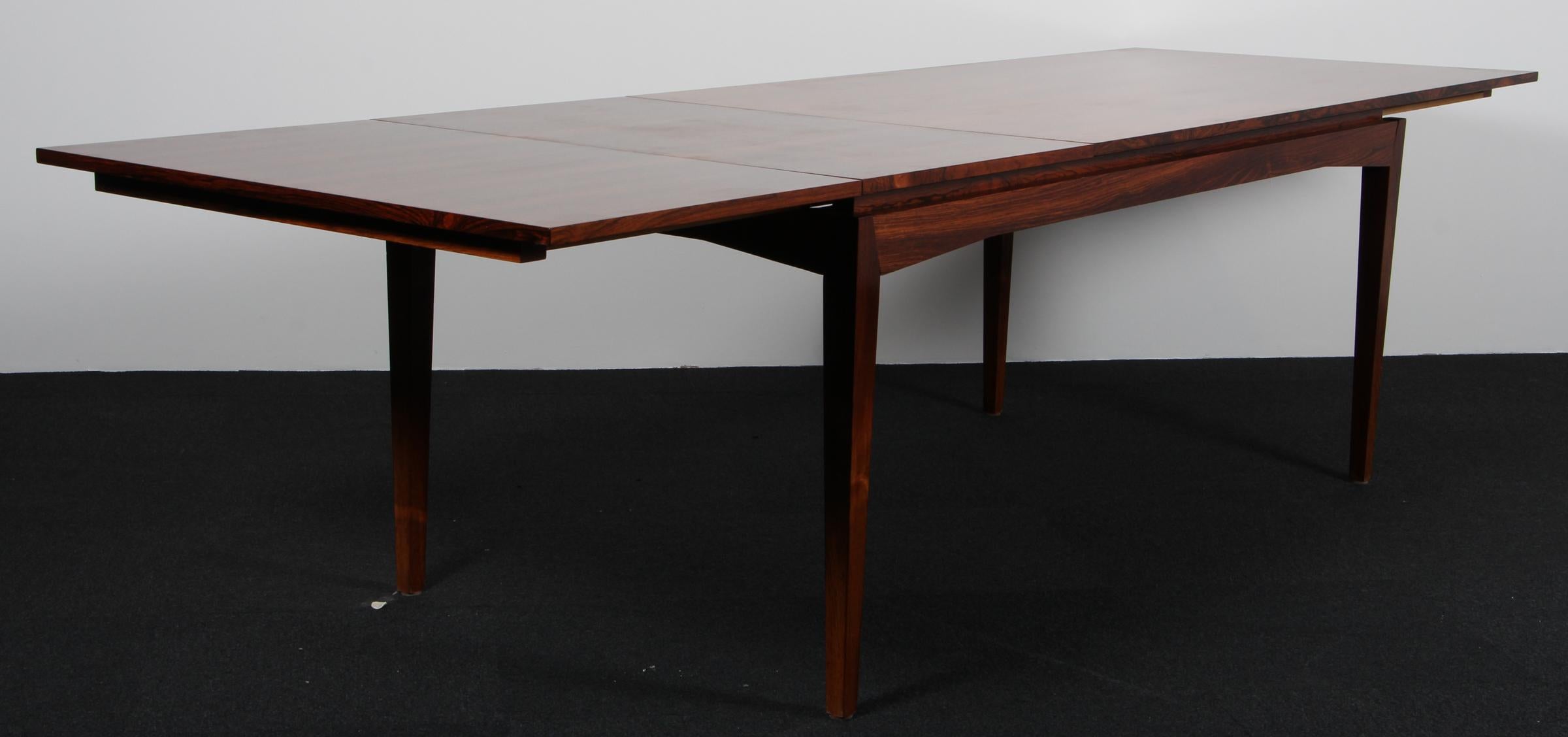 Milieu du XXe siècle H. Table de salle à manger en bois de rose A. Klein en vente