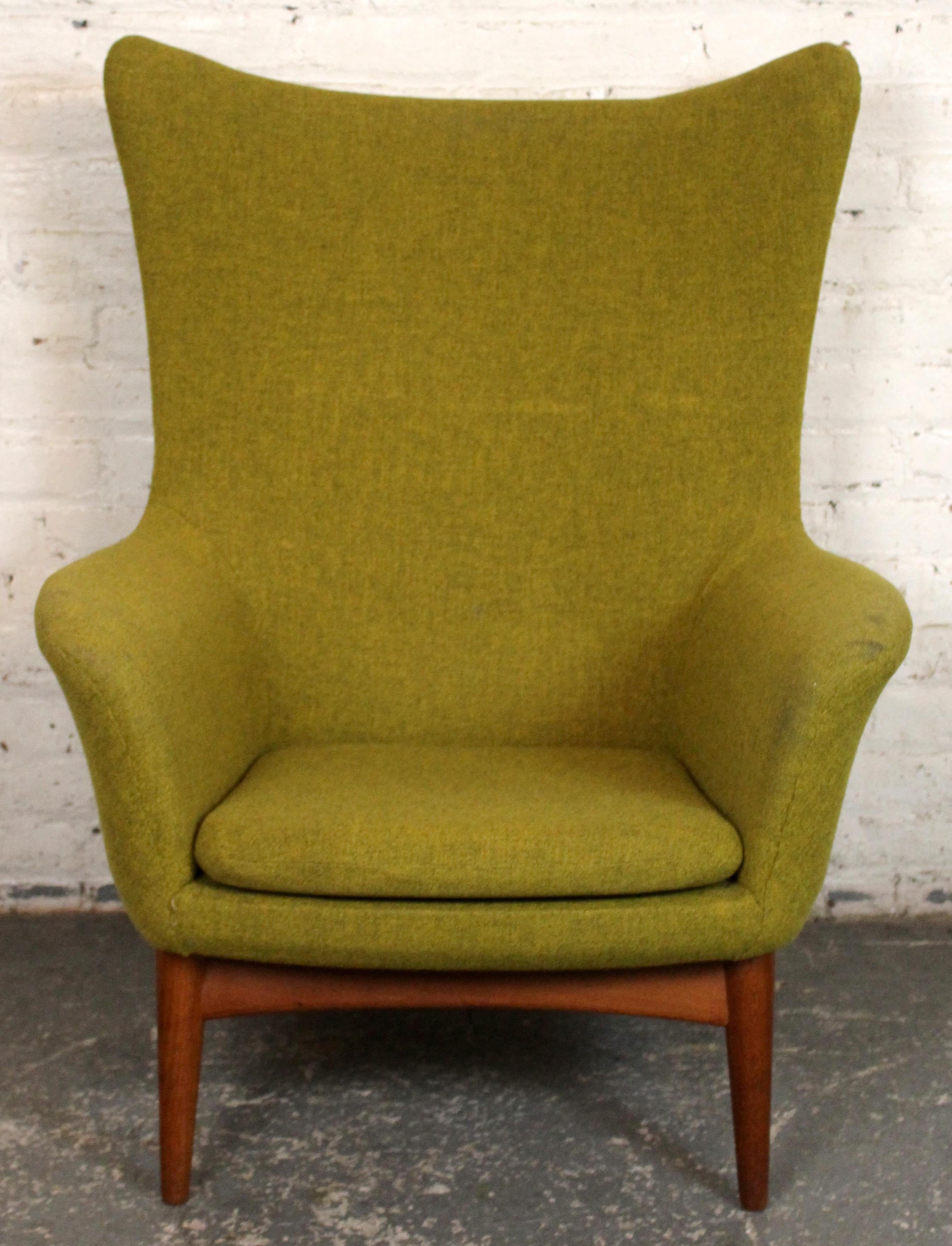 A distinguished example of Danish Modern design by H. W. Klein for Bramin Møbler, this adjustable lounge chair features an iconic high-back silhouette with elegantly sculpted armrests and a comfortable, adjustable reclining mechanism. Upholstered in