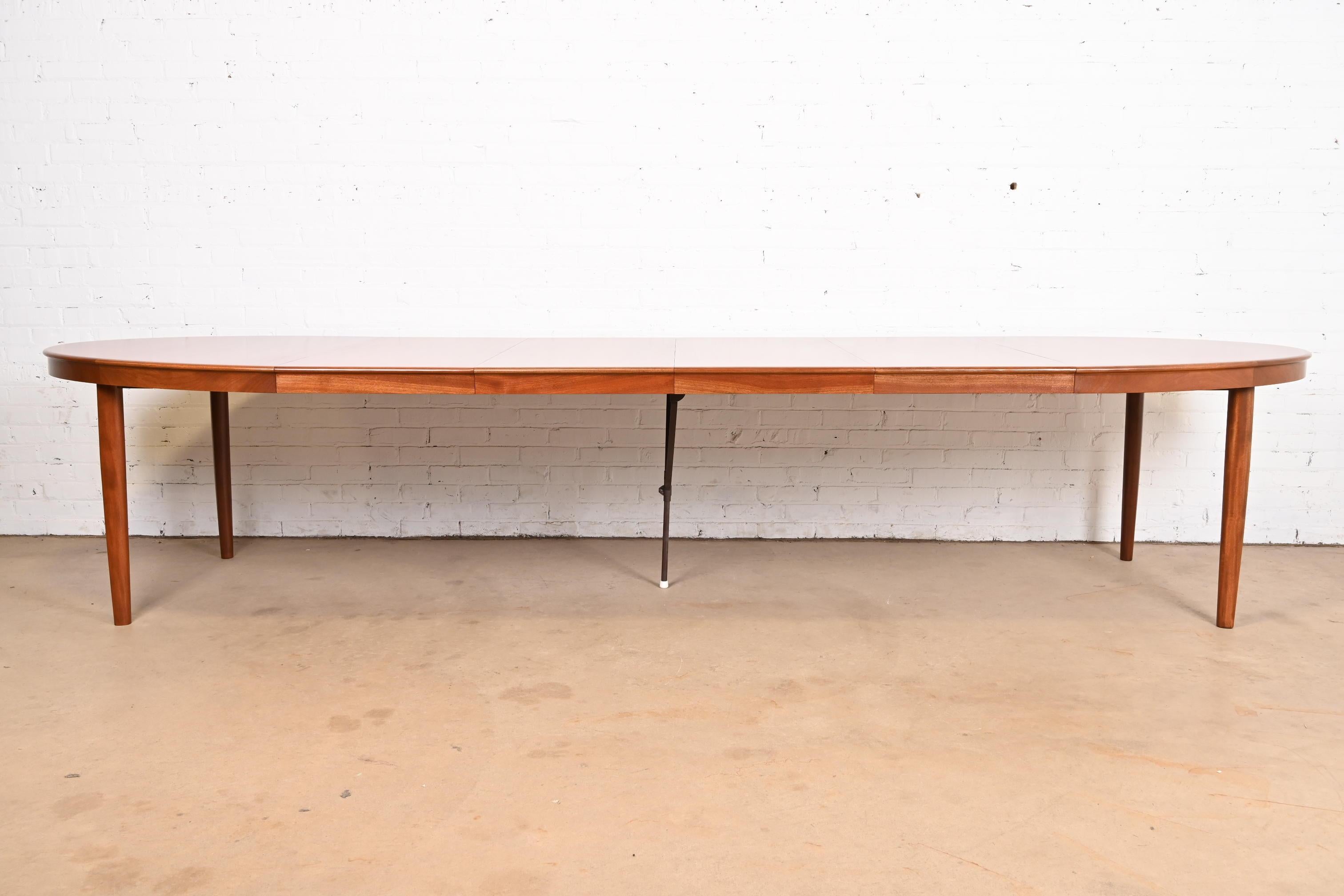 Mid-Century Modern H. A. Klein pour Bramin Møbler Table de salle à manger à rallonge en teck, moderne et danoise en vente