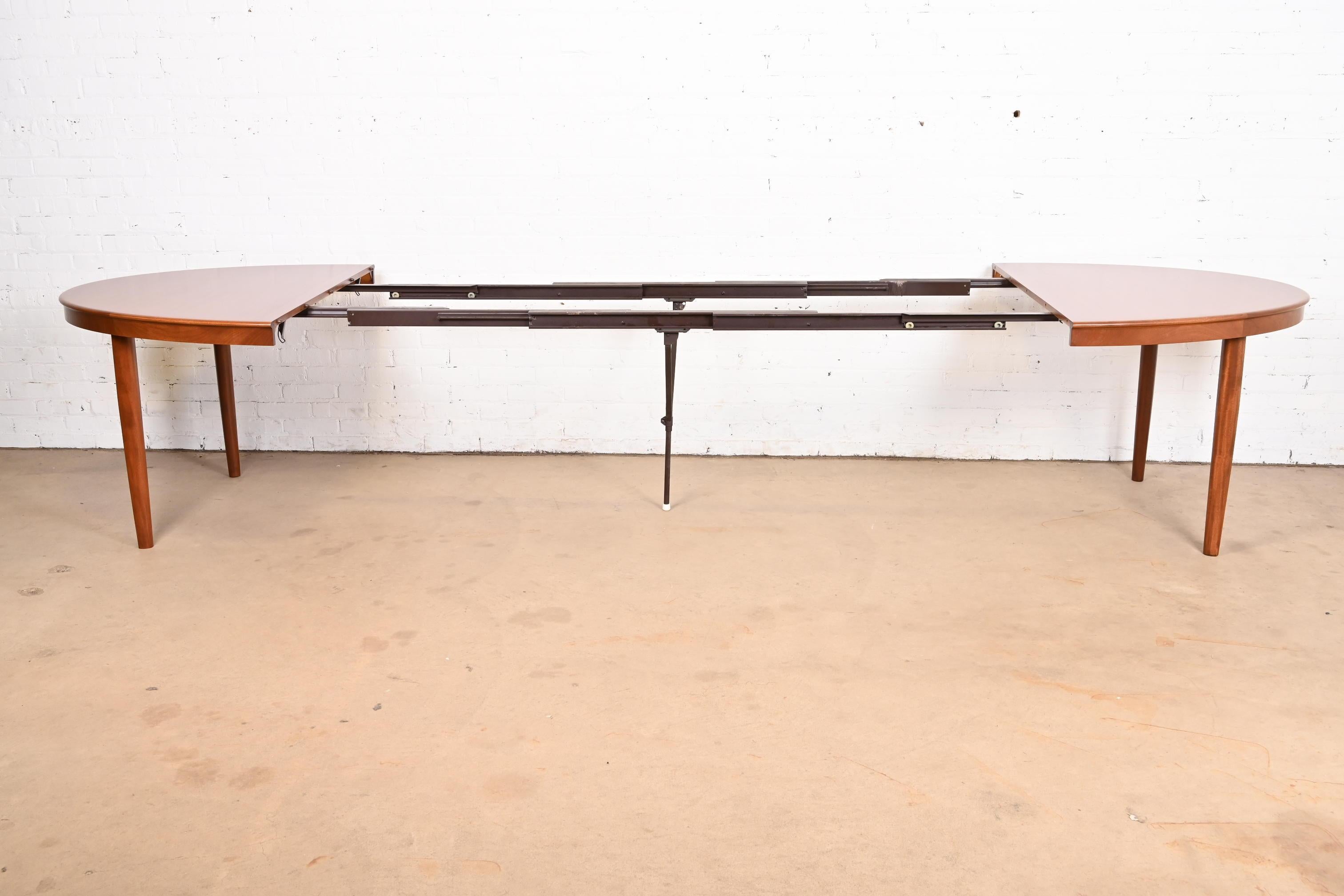 Teck H. A. Klein pour Bramin Møbler Table de salle à manger à rallonge en teck, moderne et danoise en vente