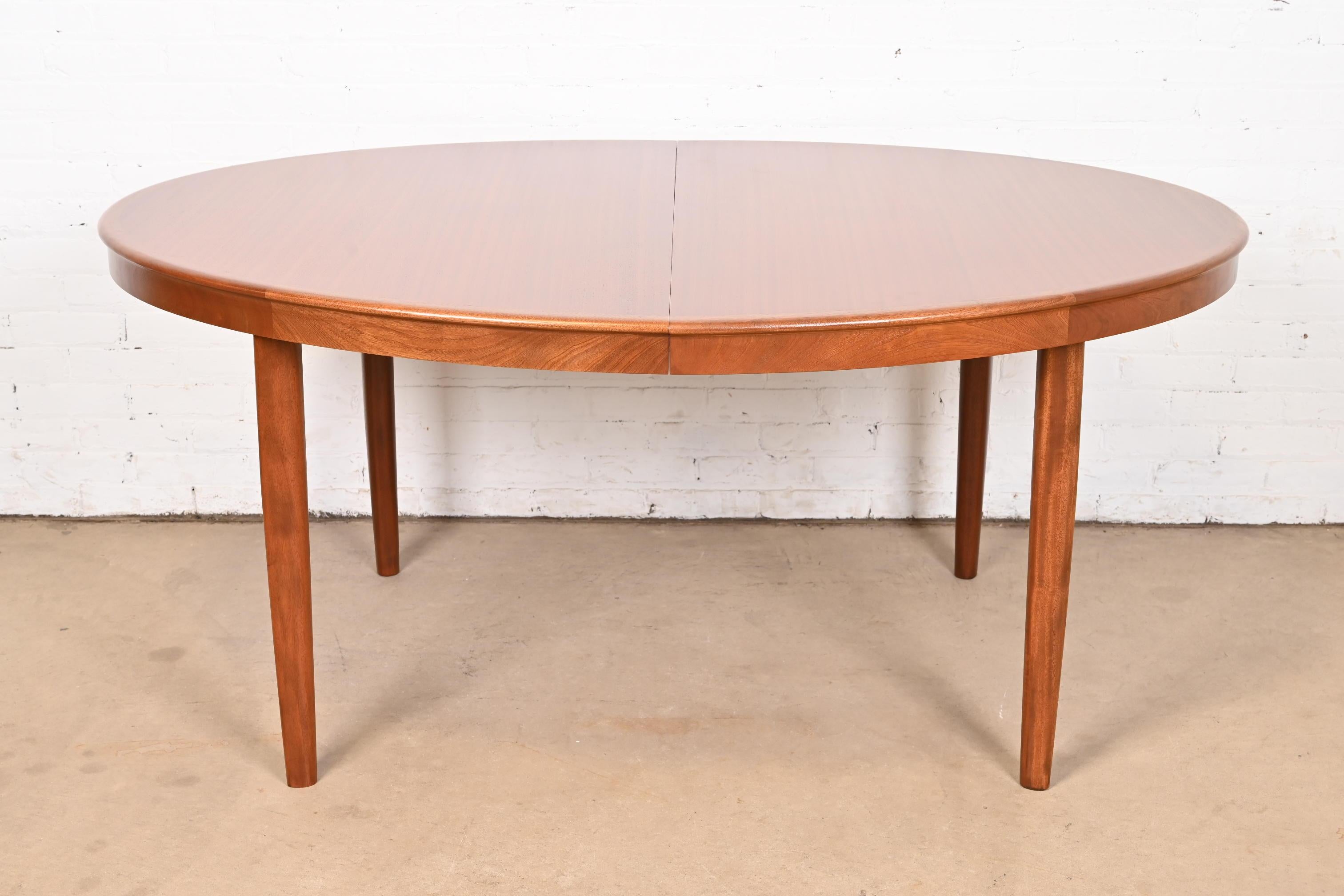 H. A. Klein pour Bramin Møbler Table de salle à manger à rallonge en teck, moderne et danoise en vente 1