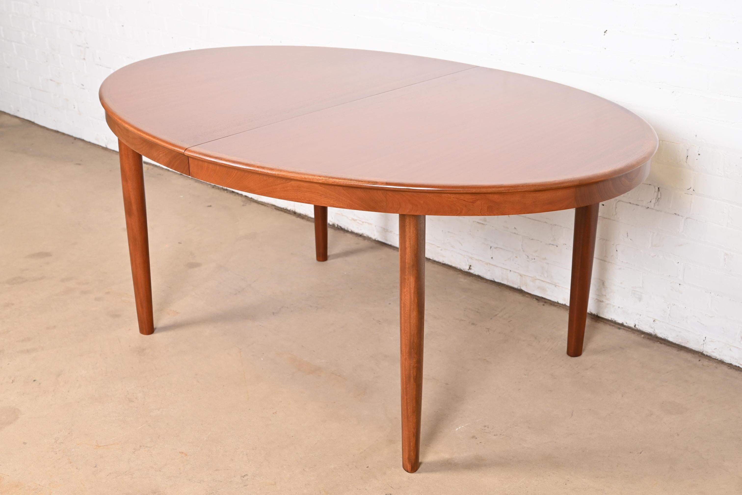 H. A. Klein pour Bramin Møbler Table de salle à manger à rallonge en teck, moderne et danoise en vente 2