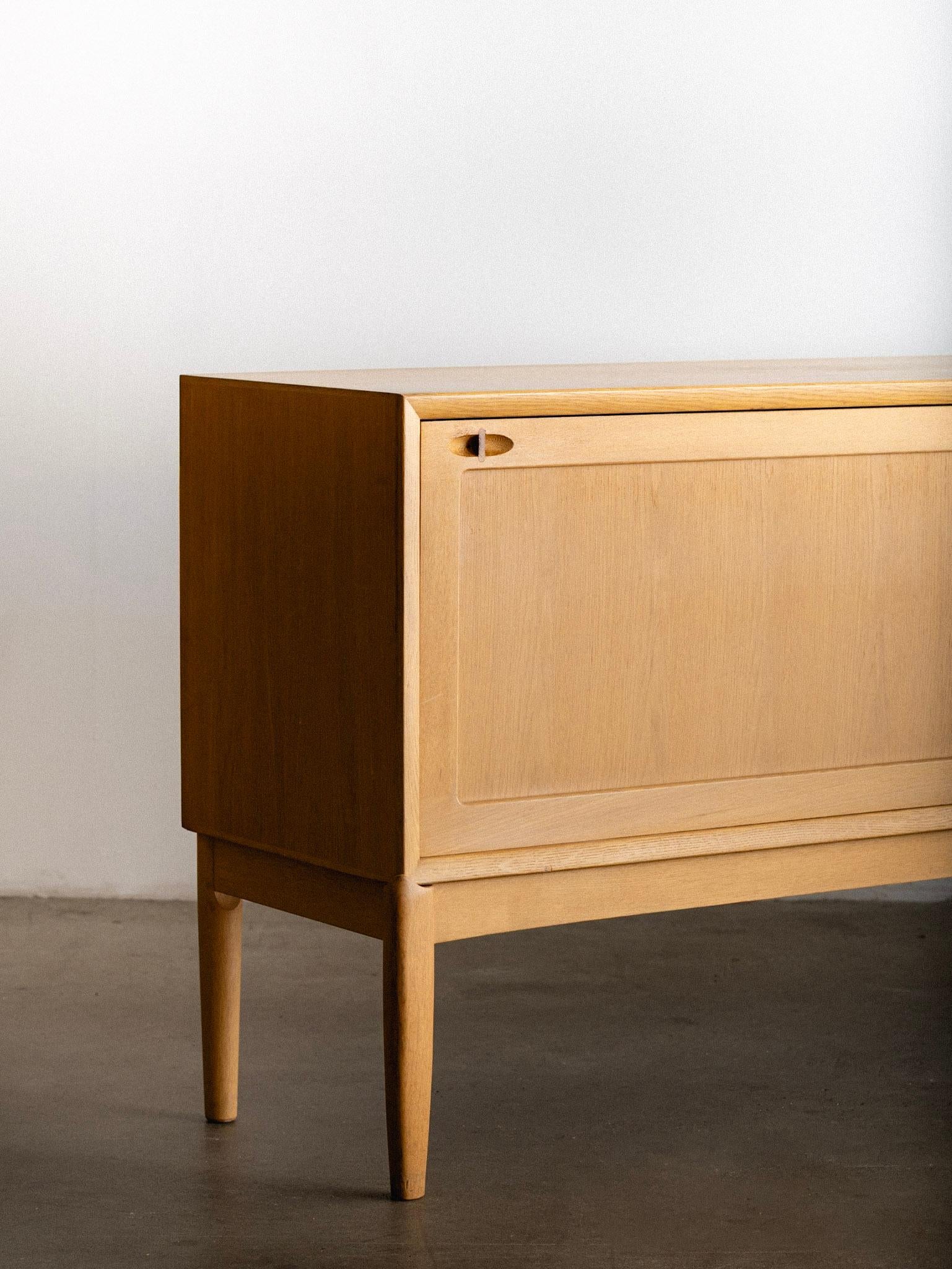 H. W. Klein for Bramin Oak Sideboard In condizioni buone in vendita a Brooklyn, NY