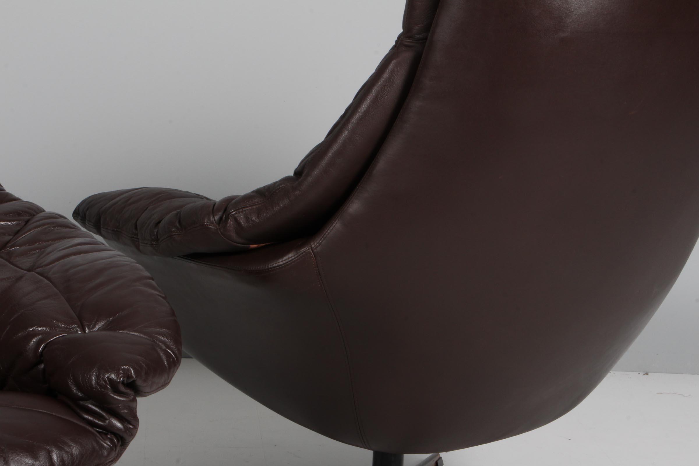 Late 20th Century H. W. Klein Lounge Chair mode silhouette in brown leather and swivel base