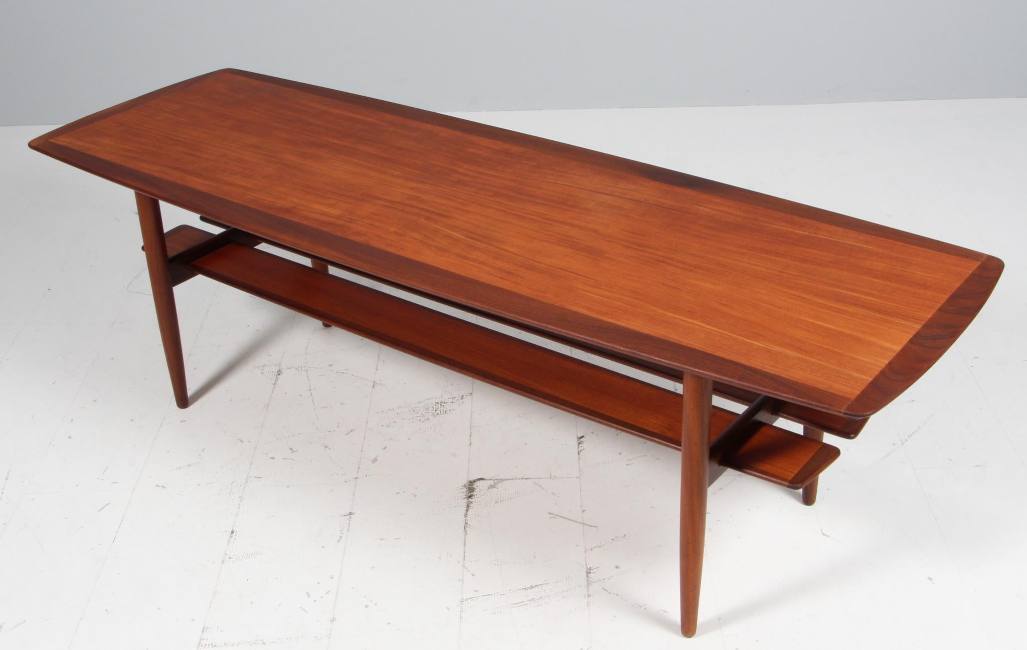 H. W. Klein round Coffee Table Escandinavo moderno en venta
