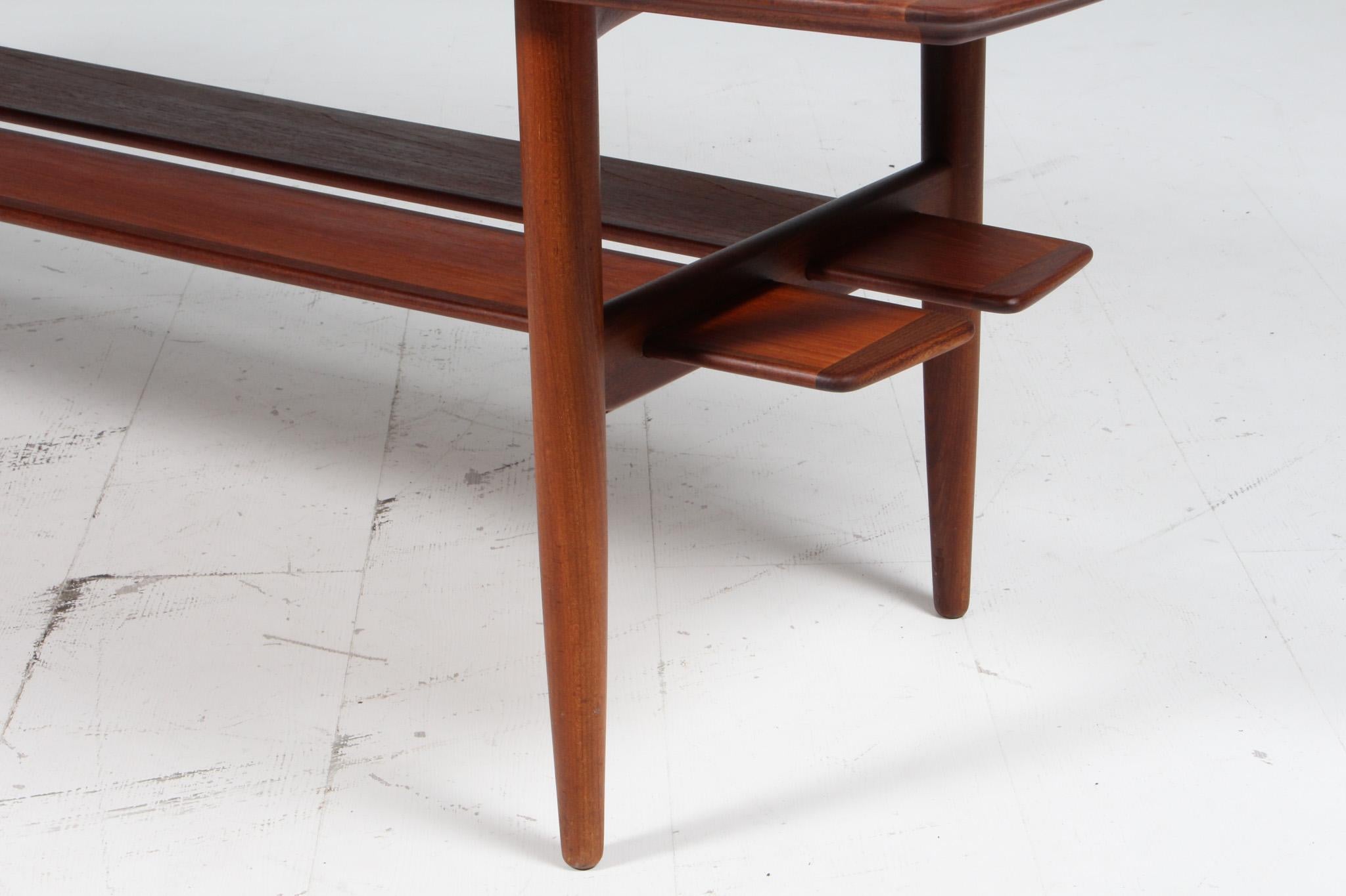 H. W. Klein round Coffee Table Danés en venta