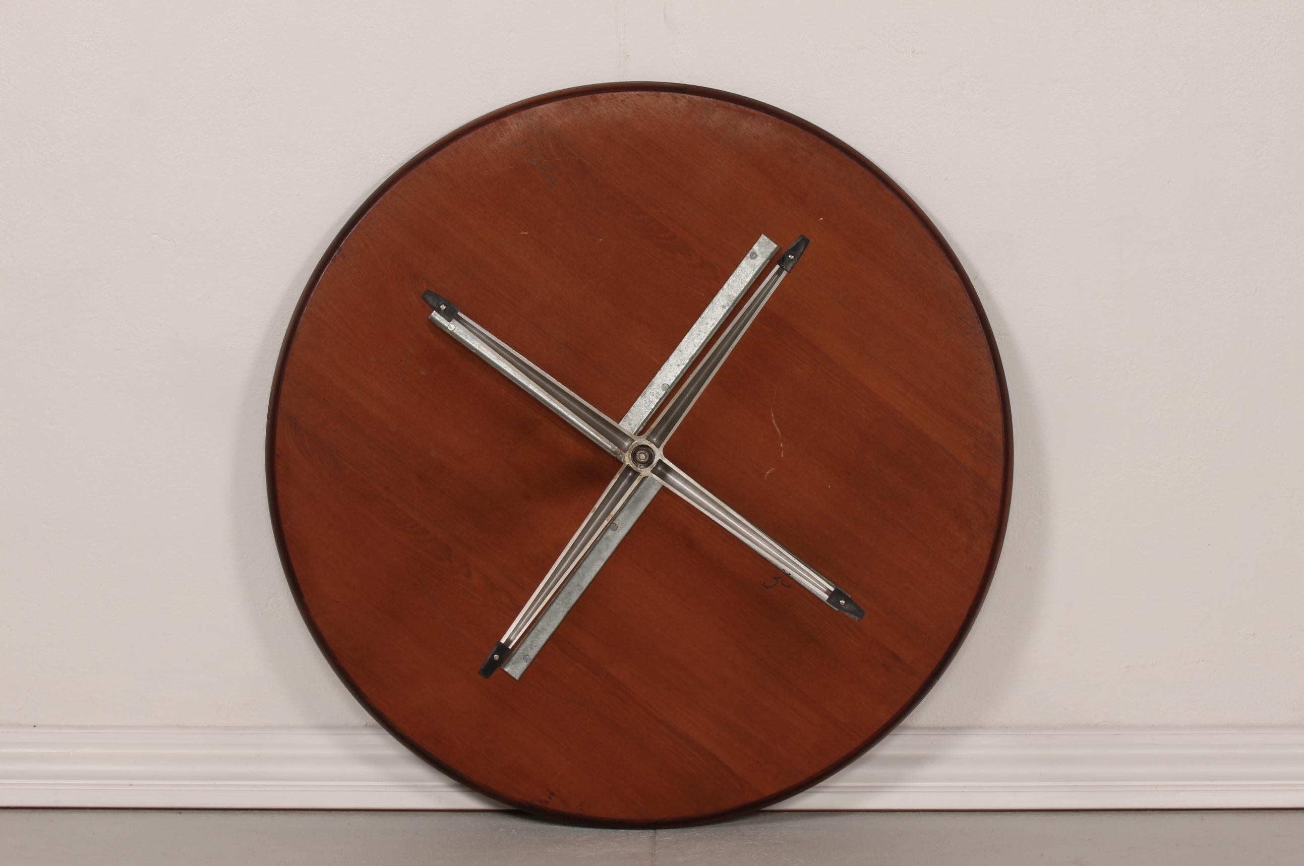 Danois Table basse ronde en palissandre H. W. Klein par Bramin Møbler au Danemark dans les années 1960 en vente