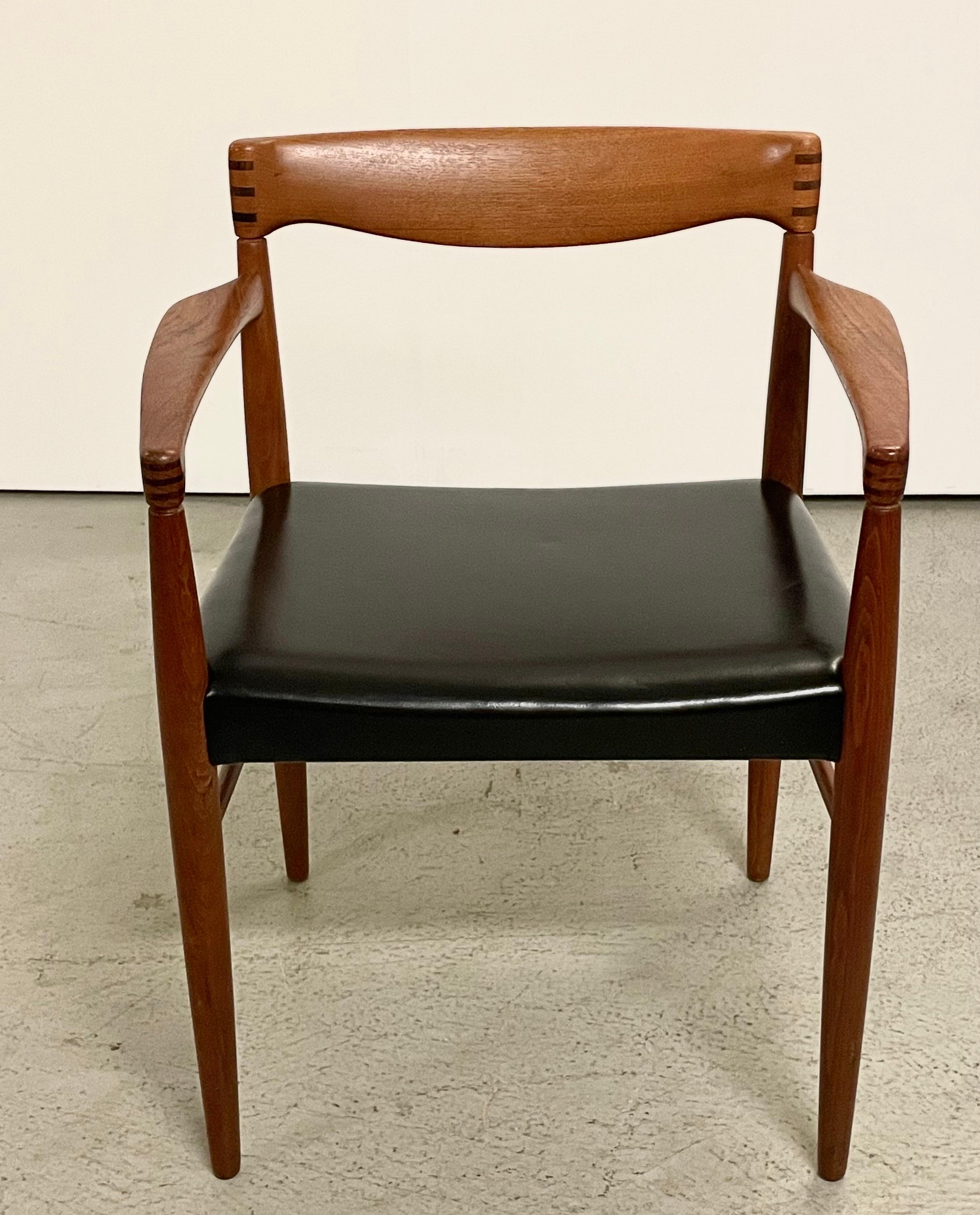 H. W. Klein Teak Arm Chairs by Bramin In Good Condition For Sale In St-Brais, JU