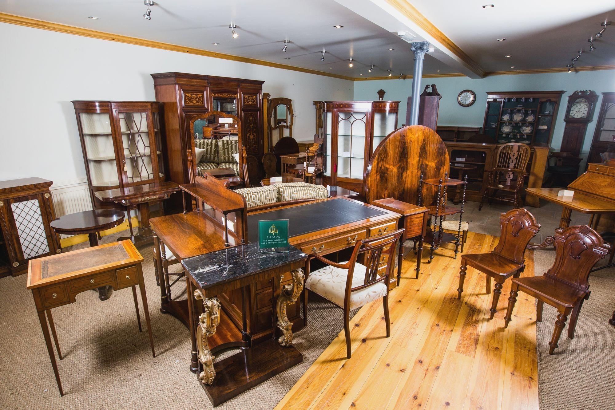 H. Walker Regency Centre Table in Mahogany For Sale 8