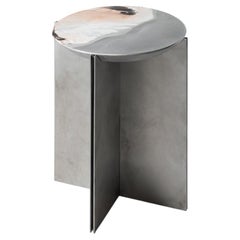 Table d'appoint « H1 » en métal et aluminium décorée à la main par Studio Nyx