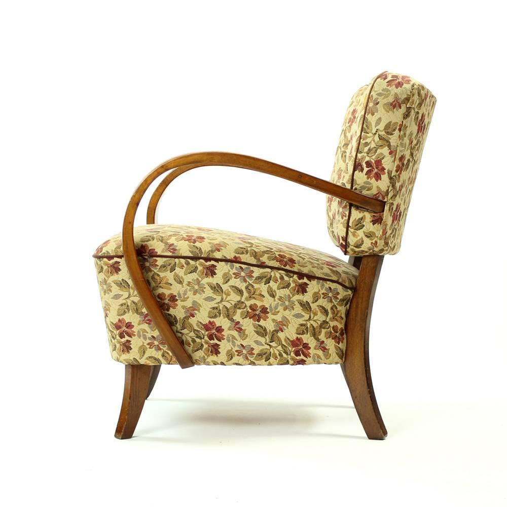 Pair of classical armchairs designed by Jindrich Halabala. H237 type is popular for its fresh look and easy design. Bentwood on the armrests is a typical designer style. The chairs are still in original upholstery which is in very good condition and
