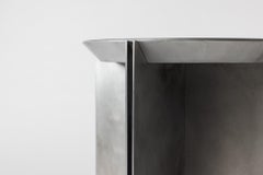 Tavolino H7 in metallo e alluminio decorato a mano, dello Studio Nyx
