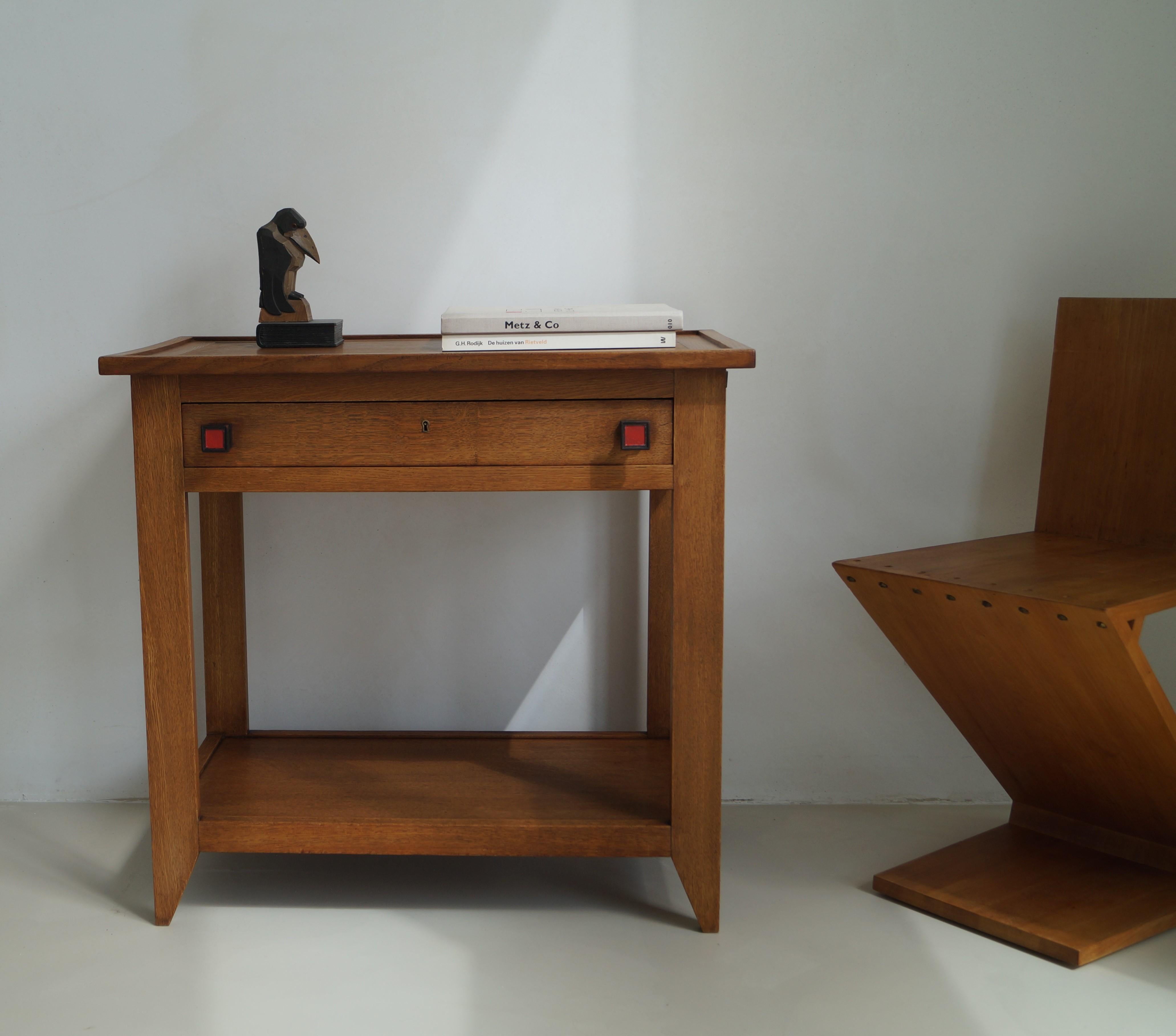 Niederländischer Art-Déco-Beistell- oder Serviertisch der Haagse-Schule von Wouda für Pander, 1920er Jahre (Eichenholz) im Angebot