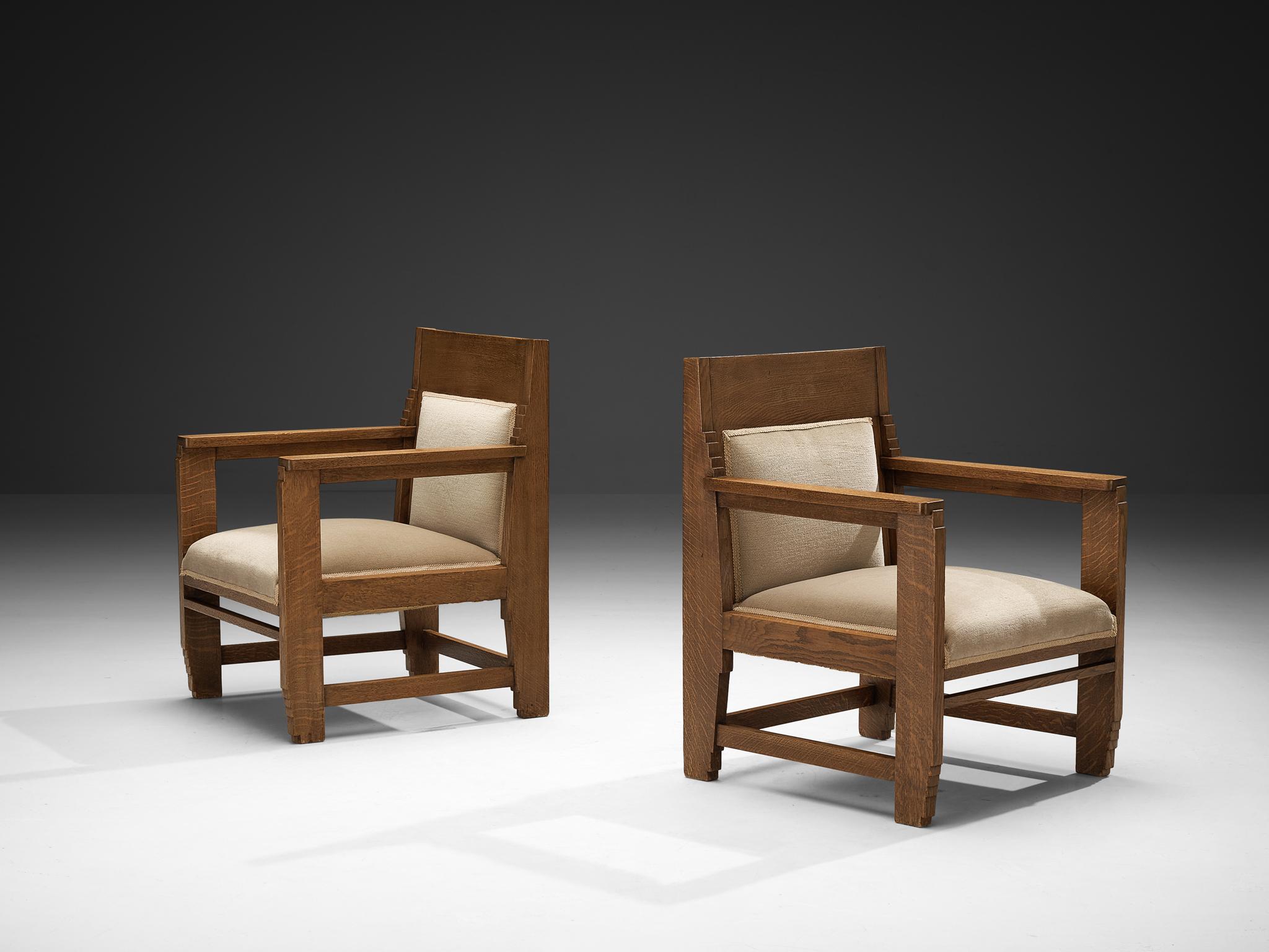 Chaises longues de l'école Haagse, chêne, tissu, Pays-Bas, années 1940

Cette paire de chaises de salon majestueuses est un superbe exemple de la période de l'école néerlandaise Haagse. Fabriqué avec une attention exceptionnelle aux détails, le