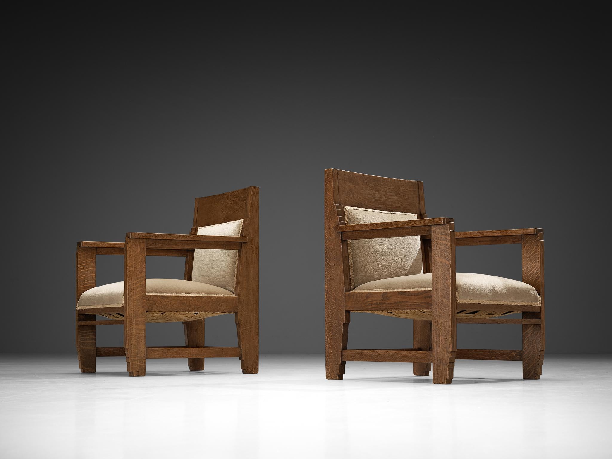 Paire de chaises longues de l'école Haagse en chêne et tissu beige Bon état à Waalwijk, NL