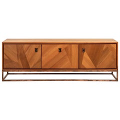 Haast Modern Ancient River Wood Credenza Base in rame invecchiato e maniglie in pelle