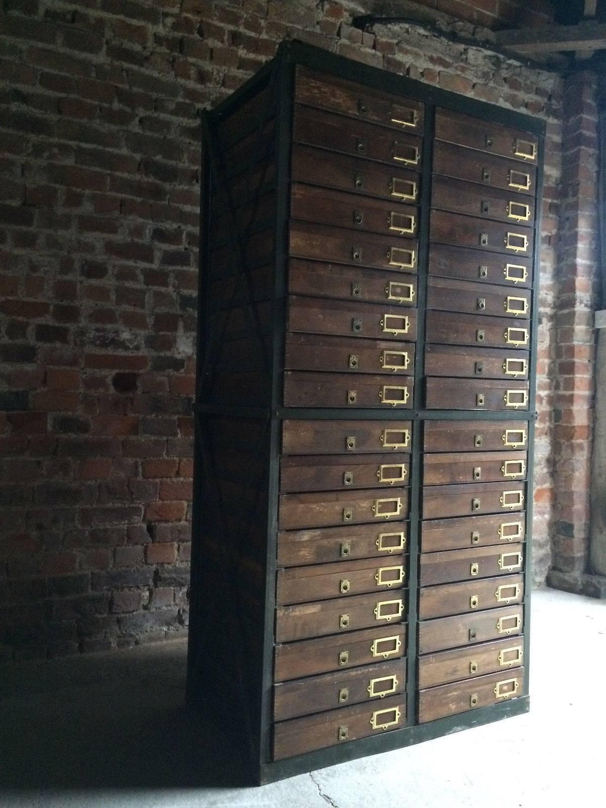 Commode de mercerie Cabinet industriel style loft Musée du milieu du siècle 3