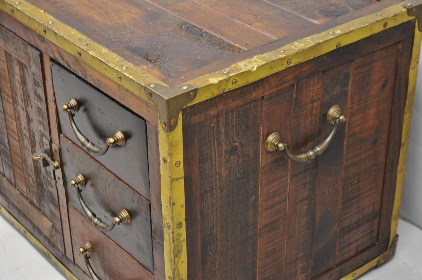 Habersham Wooden Plantation Campaign Trunk Style Side Coffee Table w/ Brass Trim For Sale 6