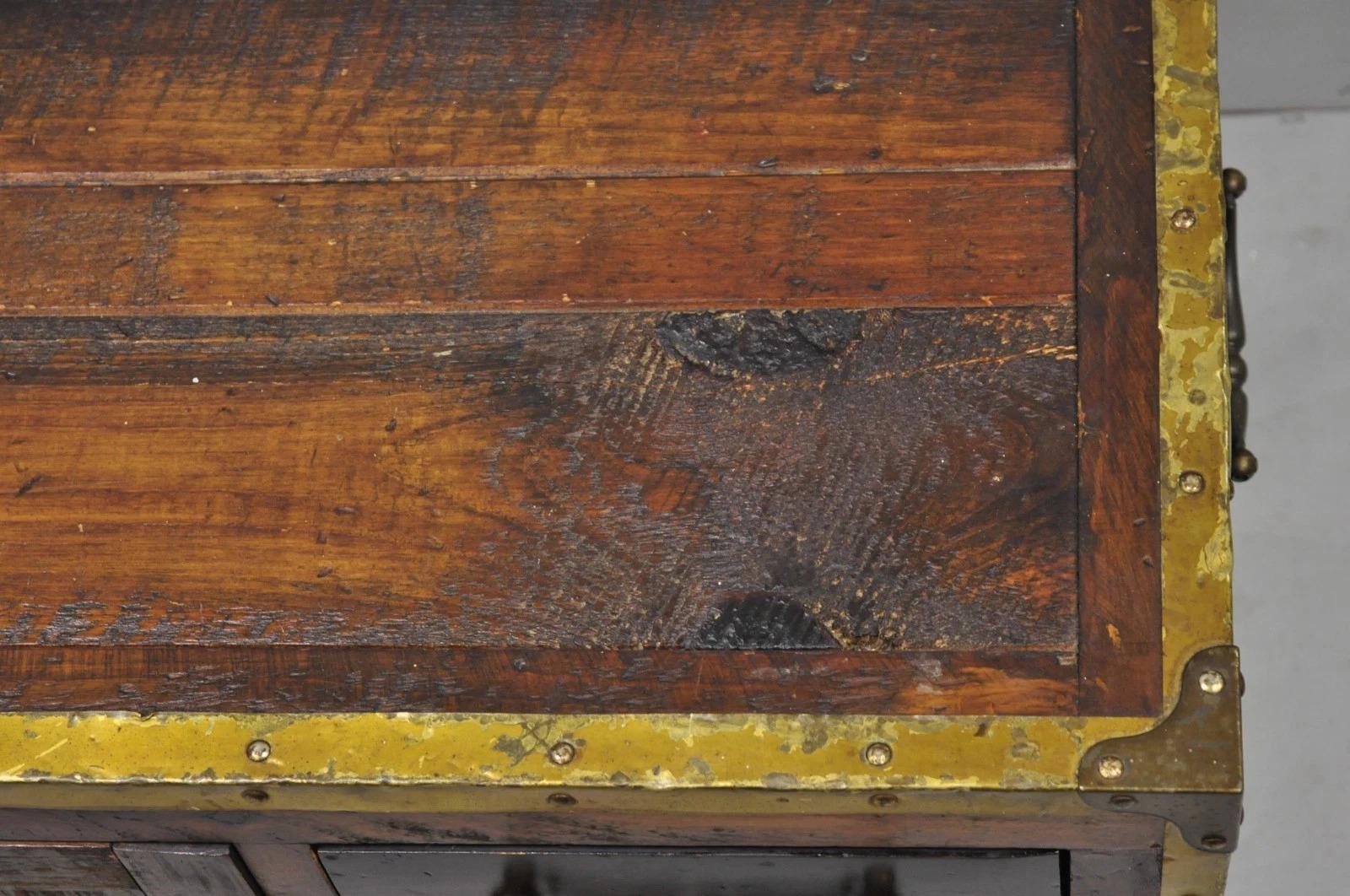 Habersham Wooden Plantation Campaign Trunk Style Side Coffee Table w/ Brass Trim For Sale 7