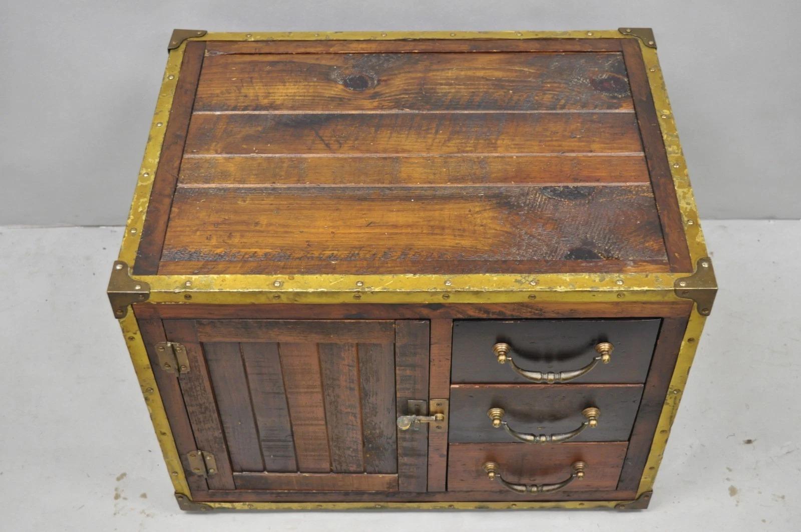 British Colonial Habersham Wooden Plantation Campaign Trunk Style Side Coffee Table w/ Brass Trim For Sale