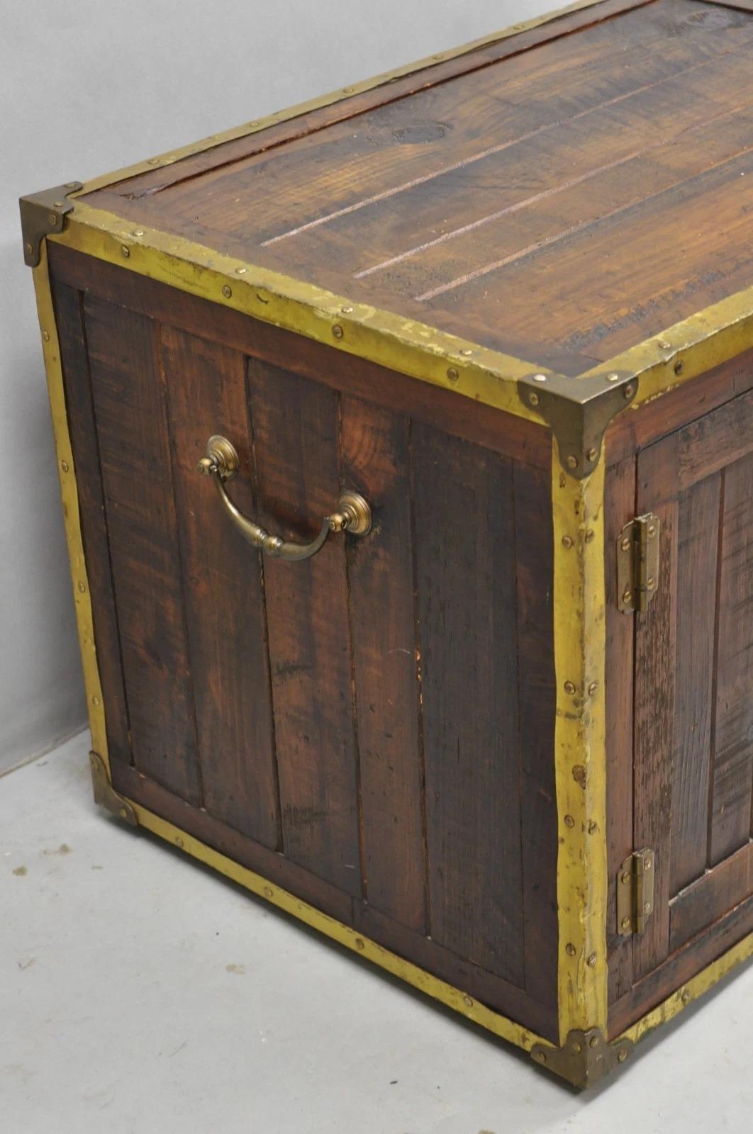 Habersham Wooden Plantation Campaign Trunk Style Side Coffee Table w/ Brass Trim For Sale 4