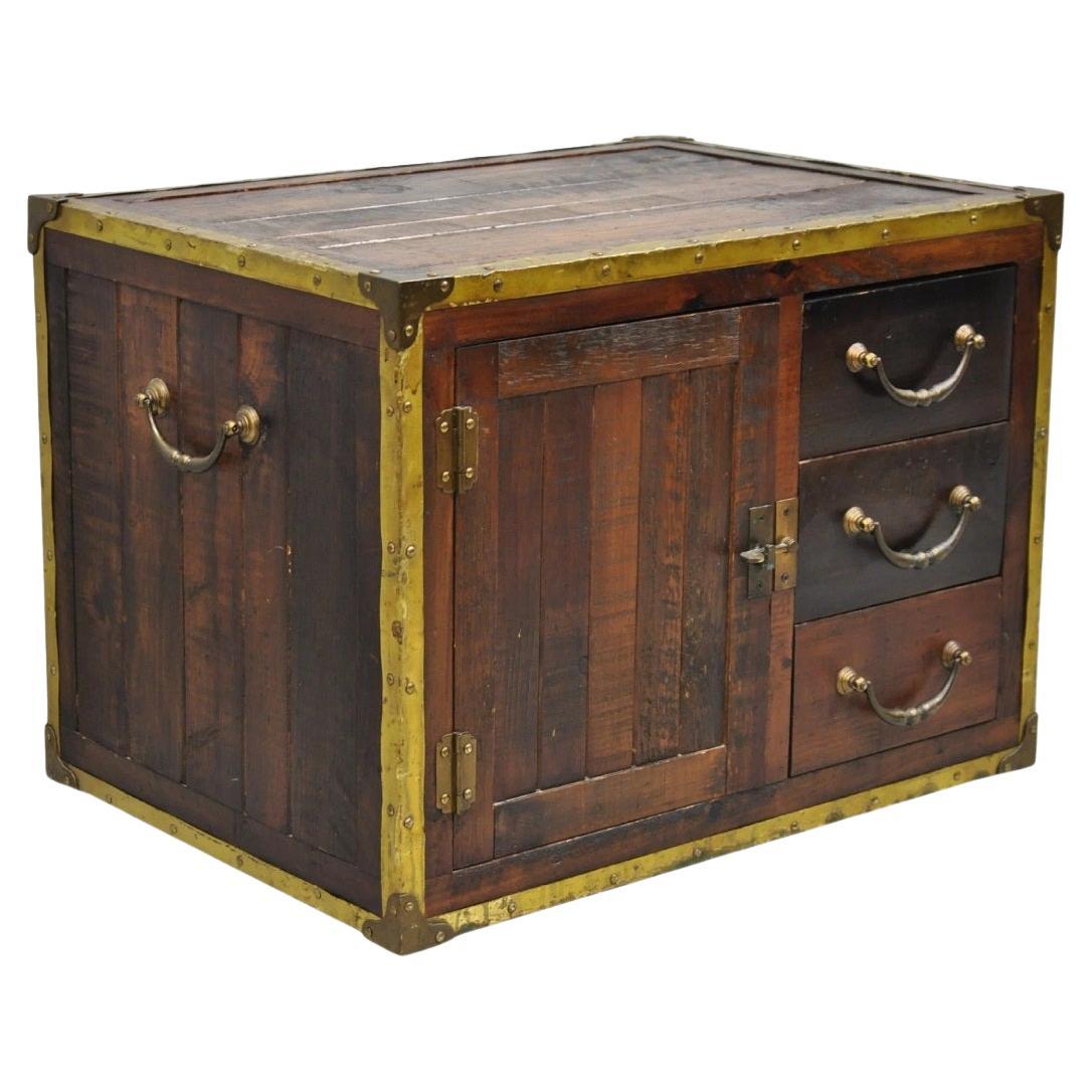 Habersham Wooden Plantation Campaign Trunk Style Side Coffee Table w/ Brass Trim For Sale