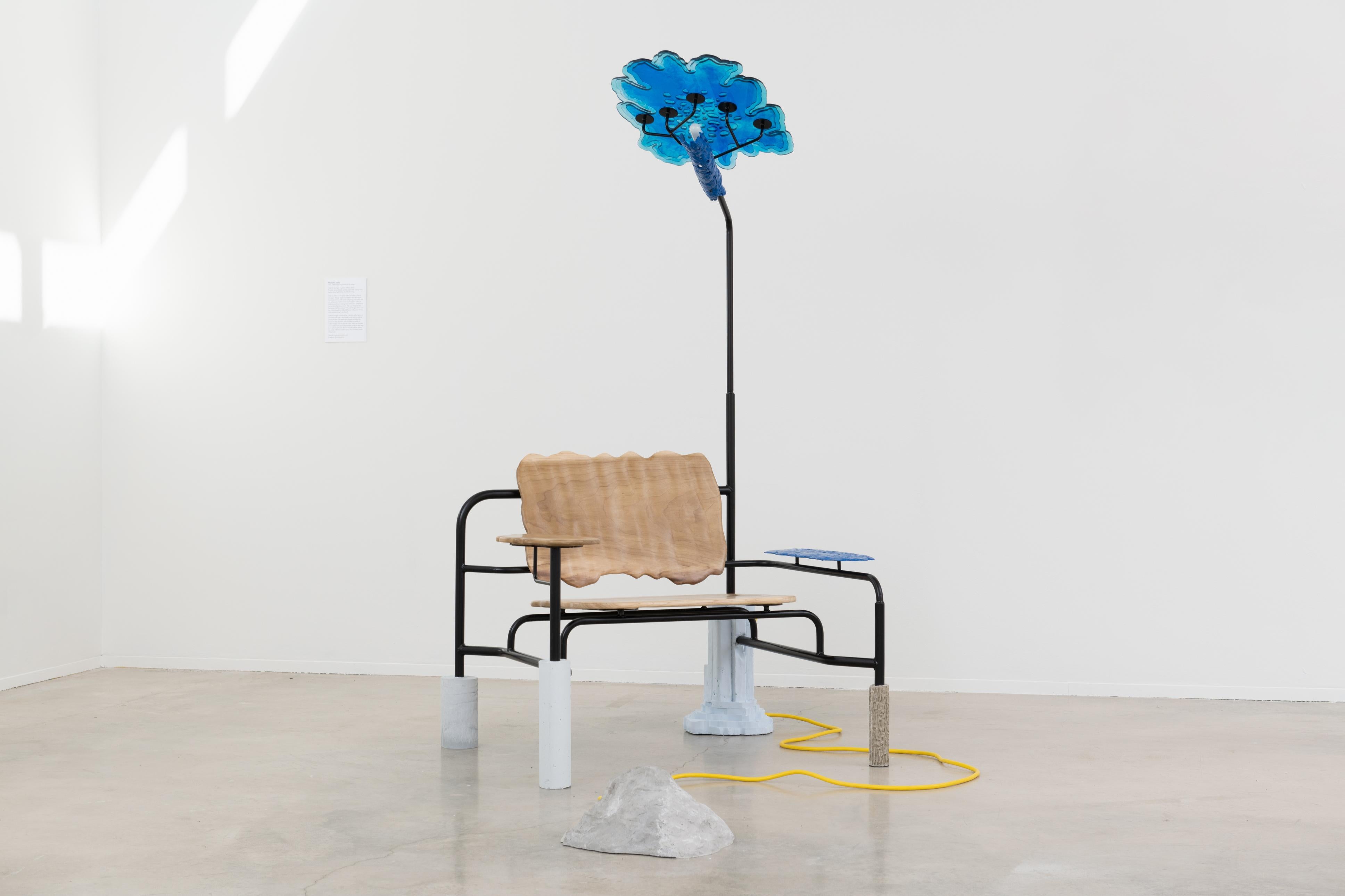 Acier Fauteuil de salon Habitat, chaise post-moderne industrielle mixte à collectionner avec lampe en vente