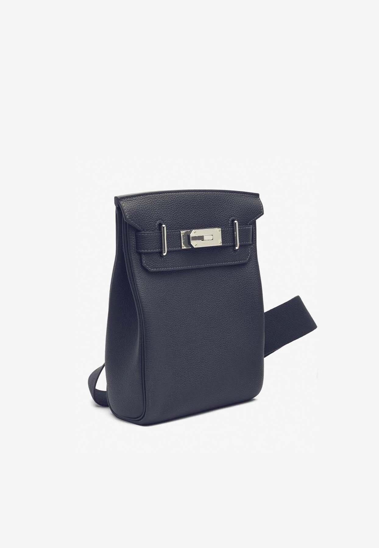 Material: 100% Togo calfskin
D-ring buckle
Palladium hardware
Stamped logo
Adjustable shoulder strap
One main compartment
Made in France
Comes in a signature Hermès box and with a dust bag, lock and keys
