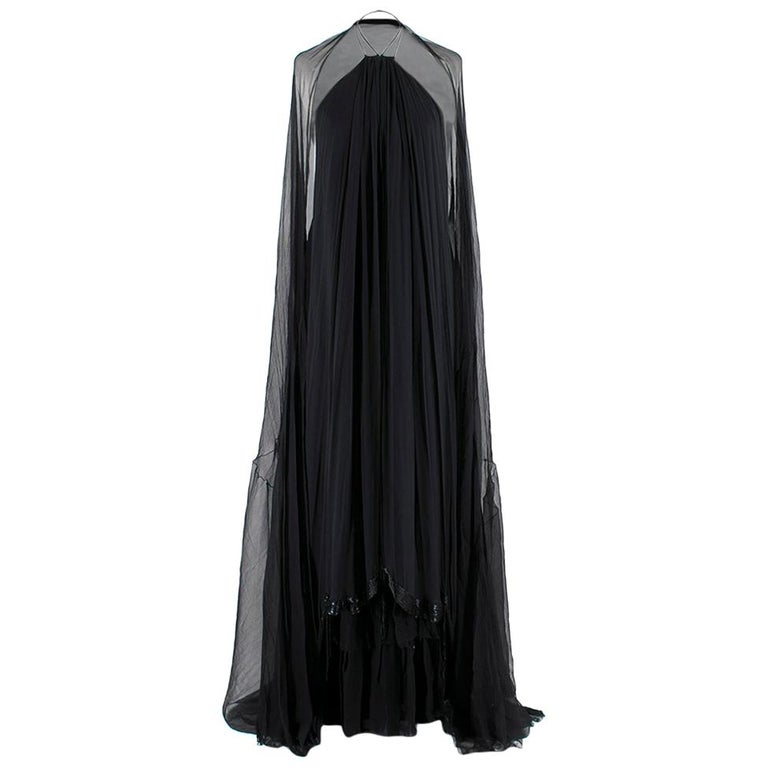 Hachi Schwarzes Kleid mit Neckholder aus plissiertem Chiffon und Stola -  Größe M im Angebot bei 1stDibs