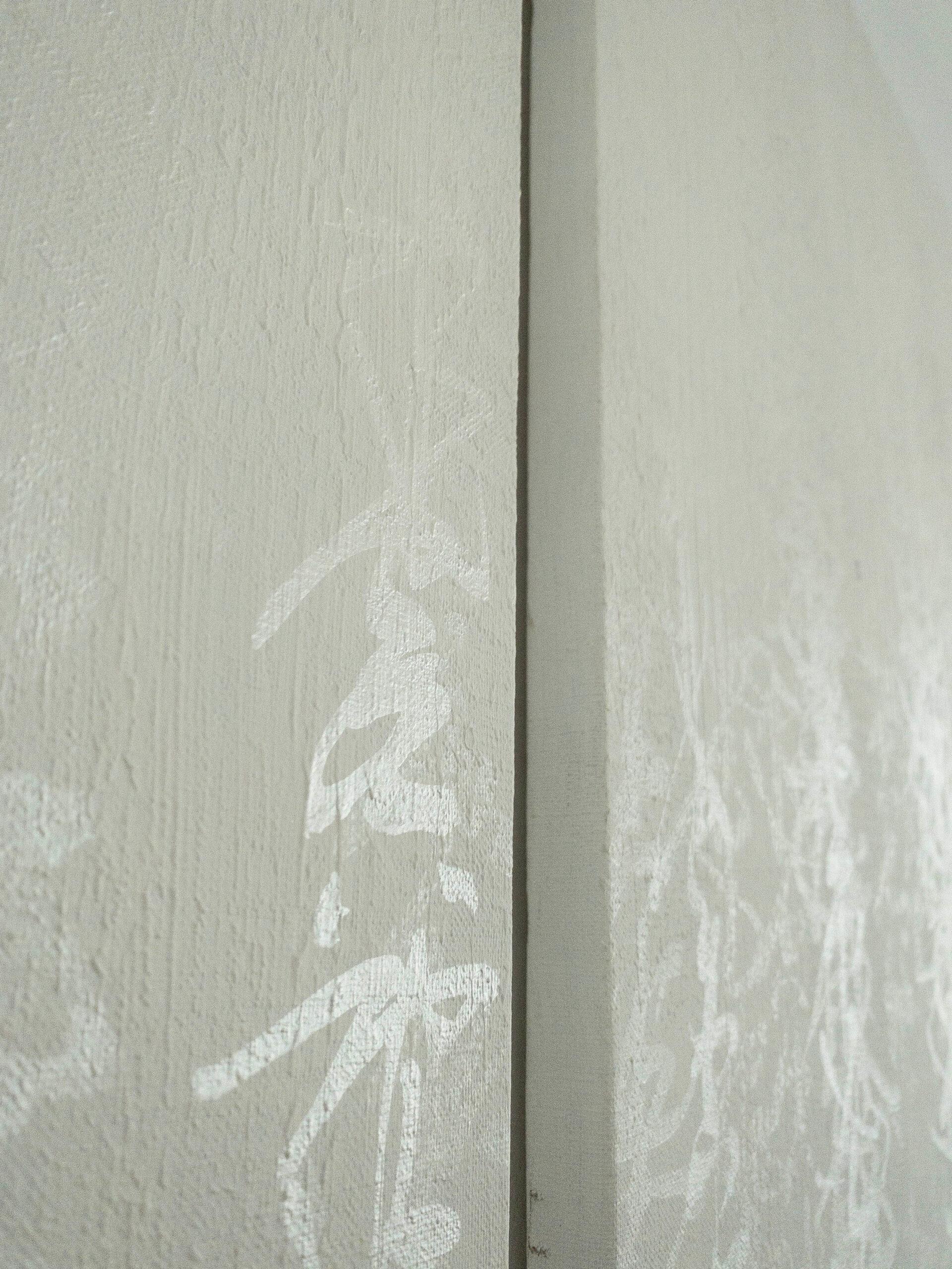 TN509-T di Hachiro Kanno - Quadro astratto basato sulla calligrafia, trittico, bianco in vendita 2