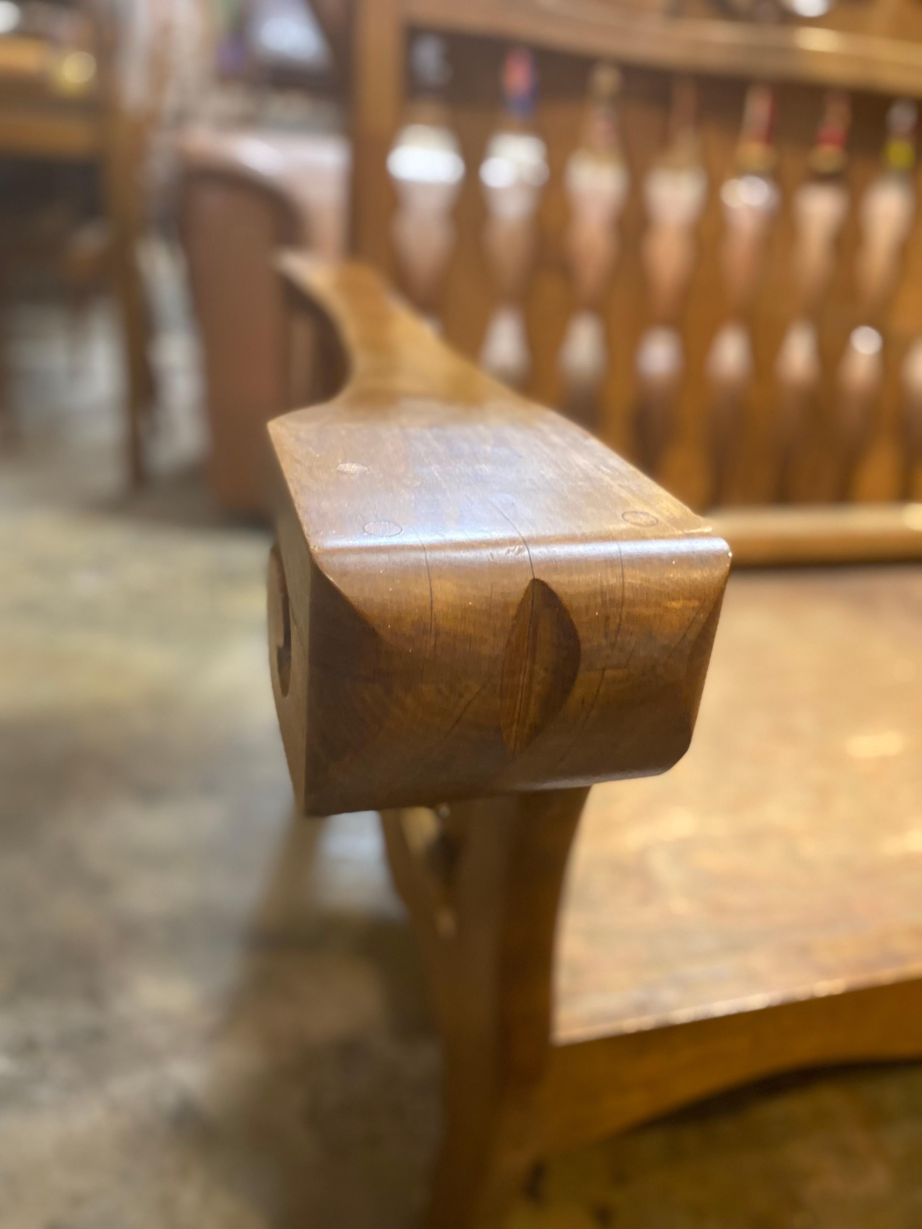 Divano messicano in legno intagliato in stile hacienda, anni '50 circa, Messico in vendita 4