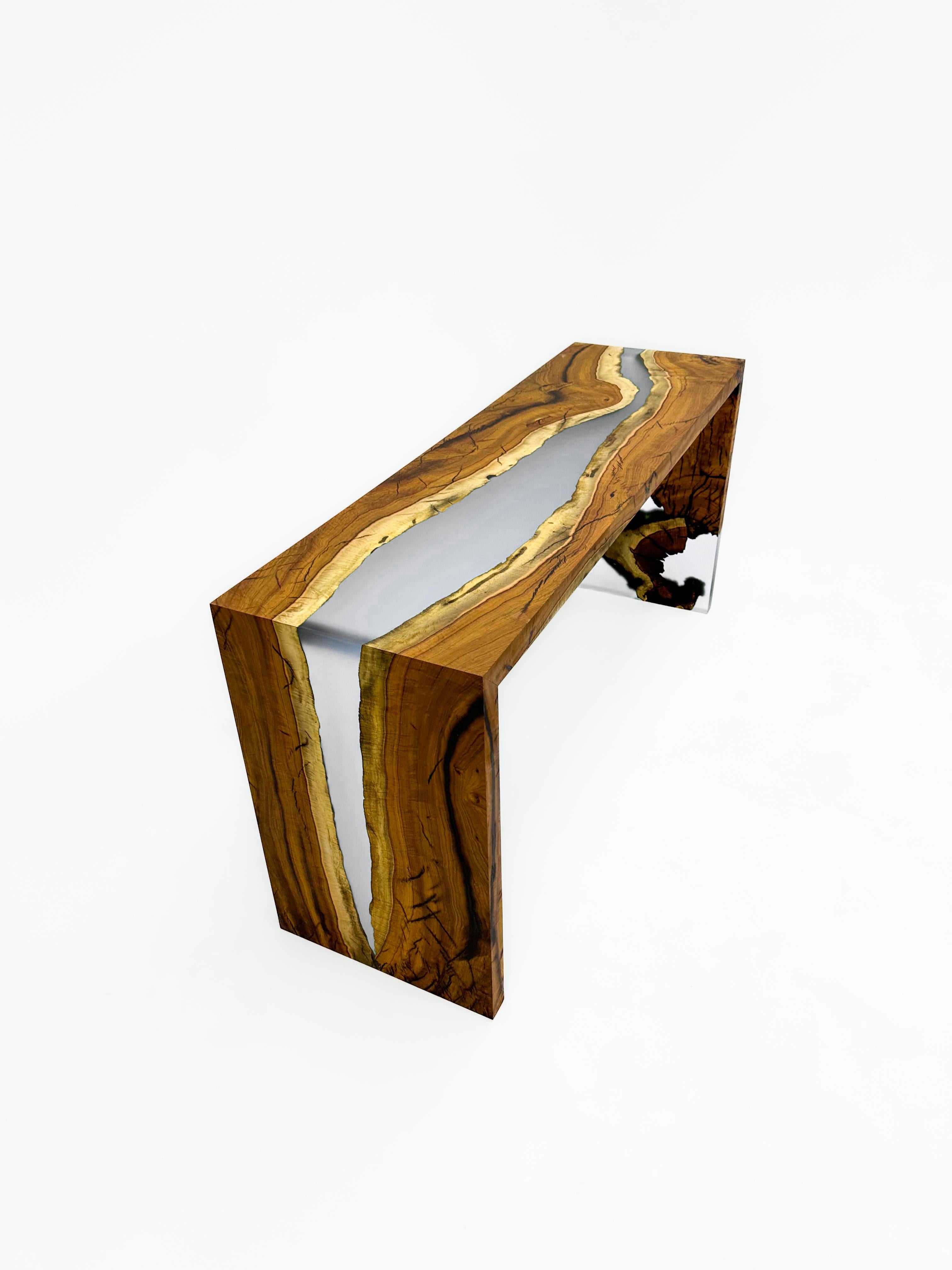 Résine époxy Table console cascade en bois de micocoulier et résine époxy en vente