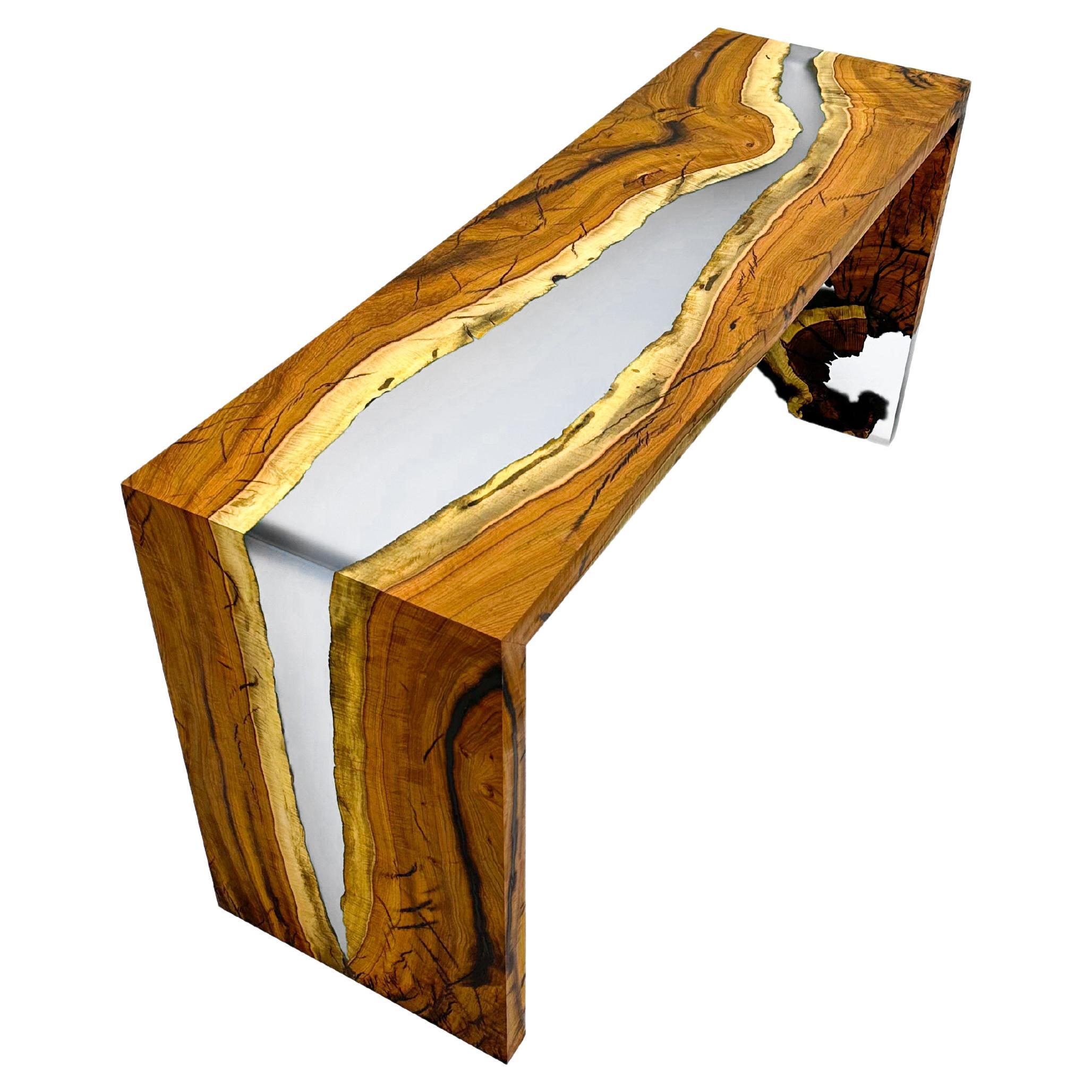 Table console cascade en bois de micocoulier et résine époxy en vente